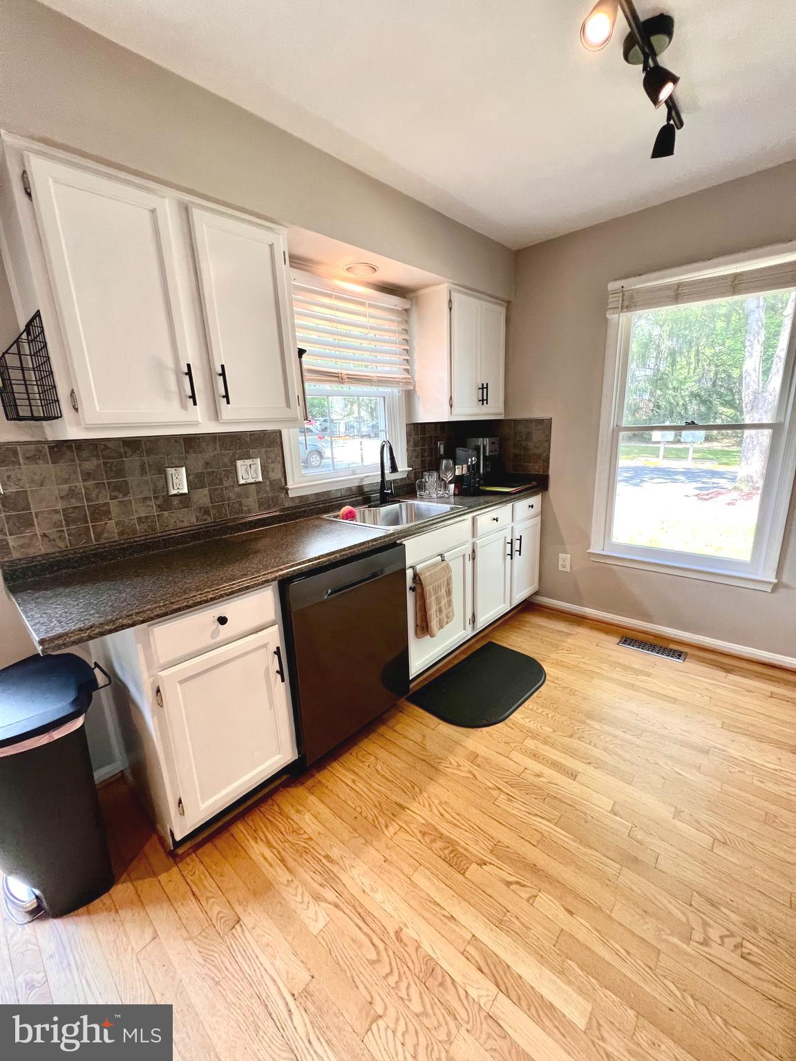 HOLLY POINTE - Residential