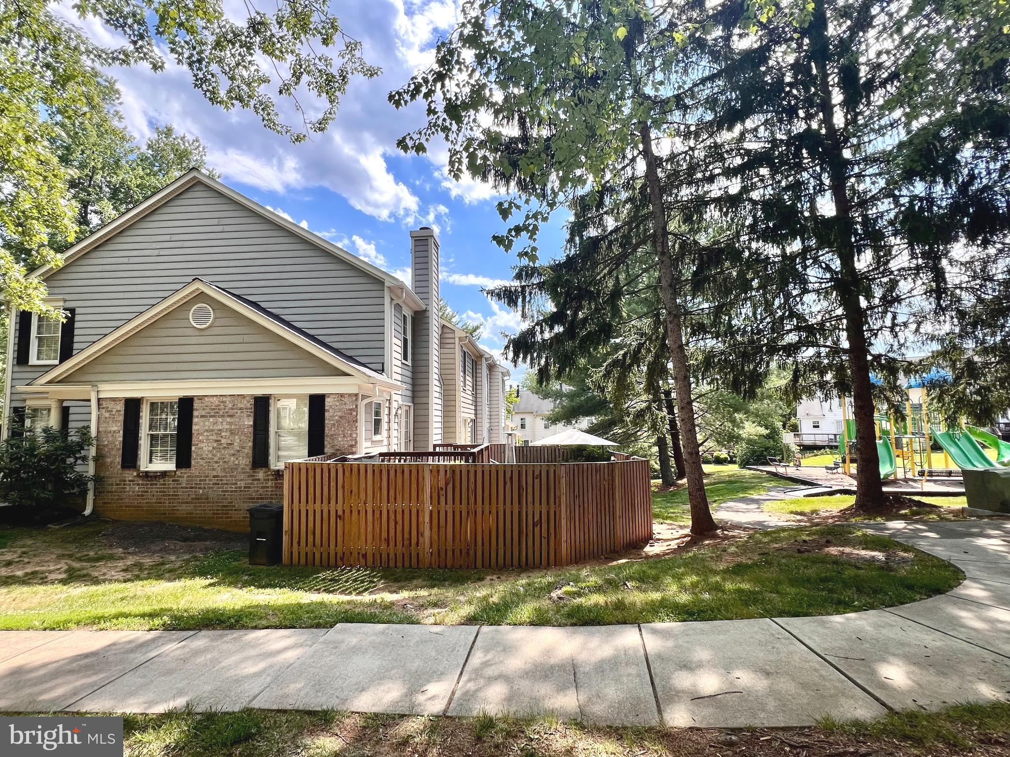 HOLLY POINTE - Residential