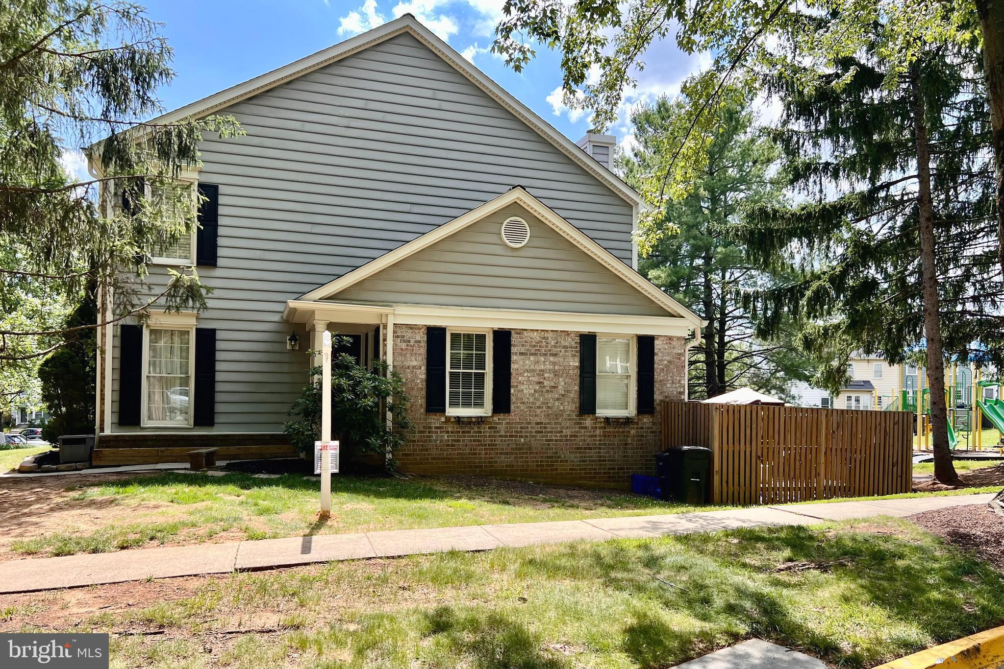 HOLLY POINTE - Residential