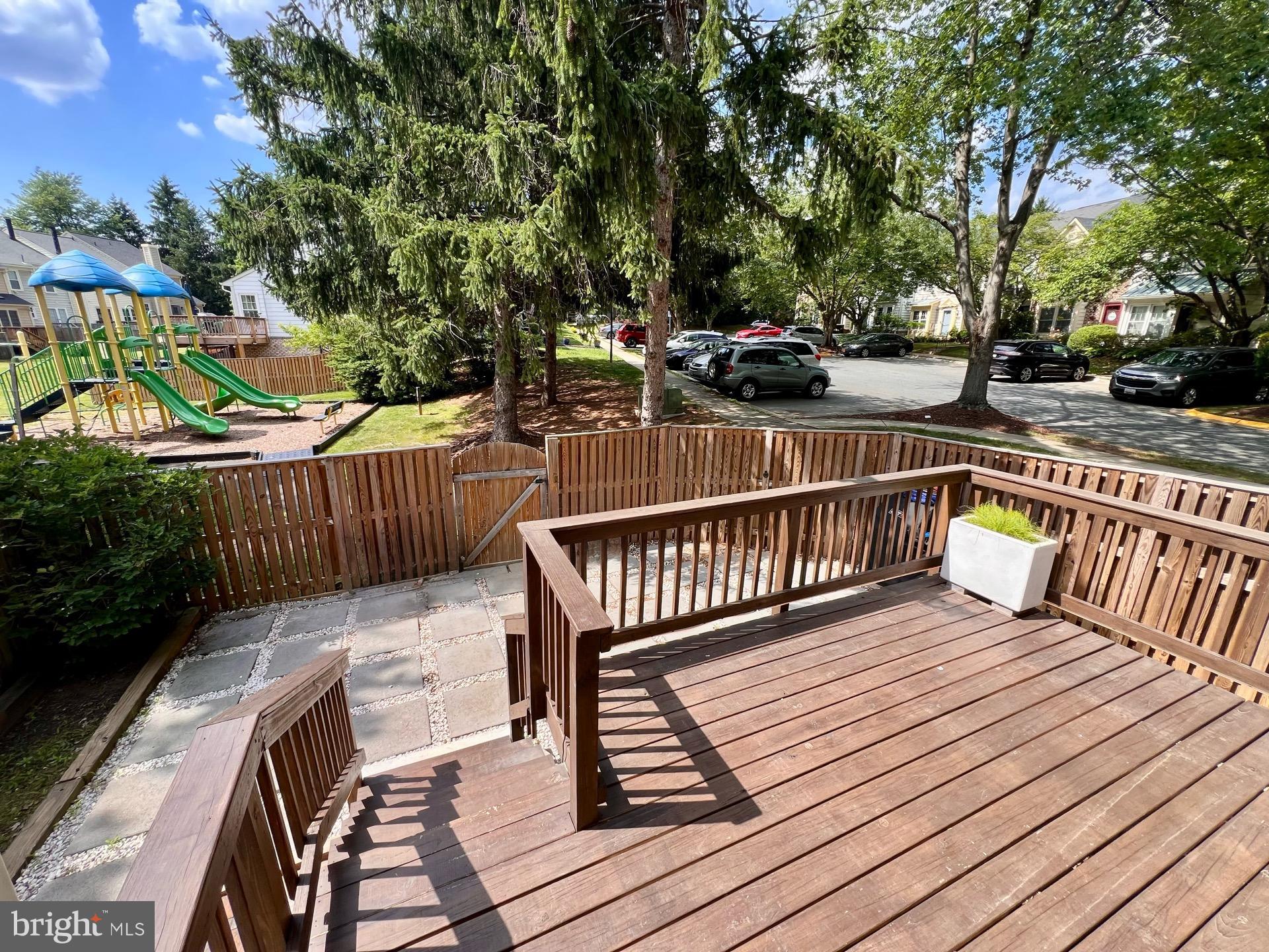 HOLLY POINTE - Residential