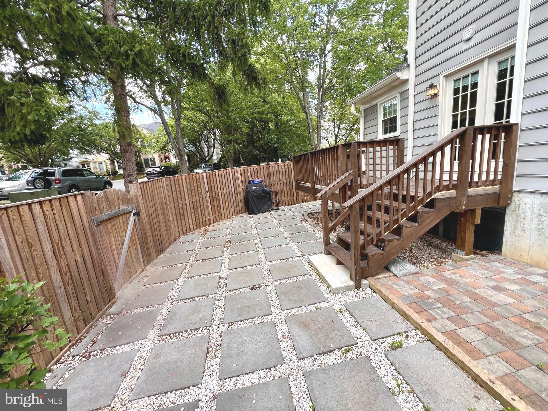 HOLLY POINTE - Residential