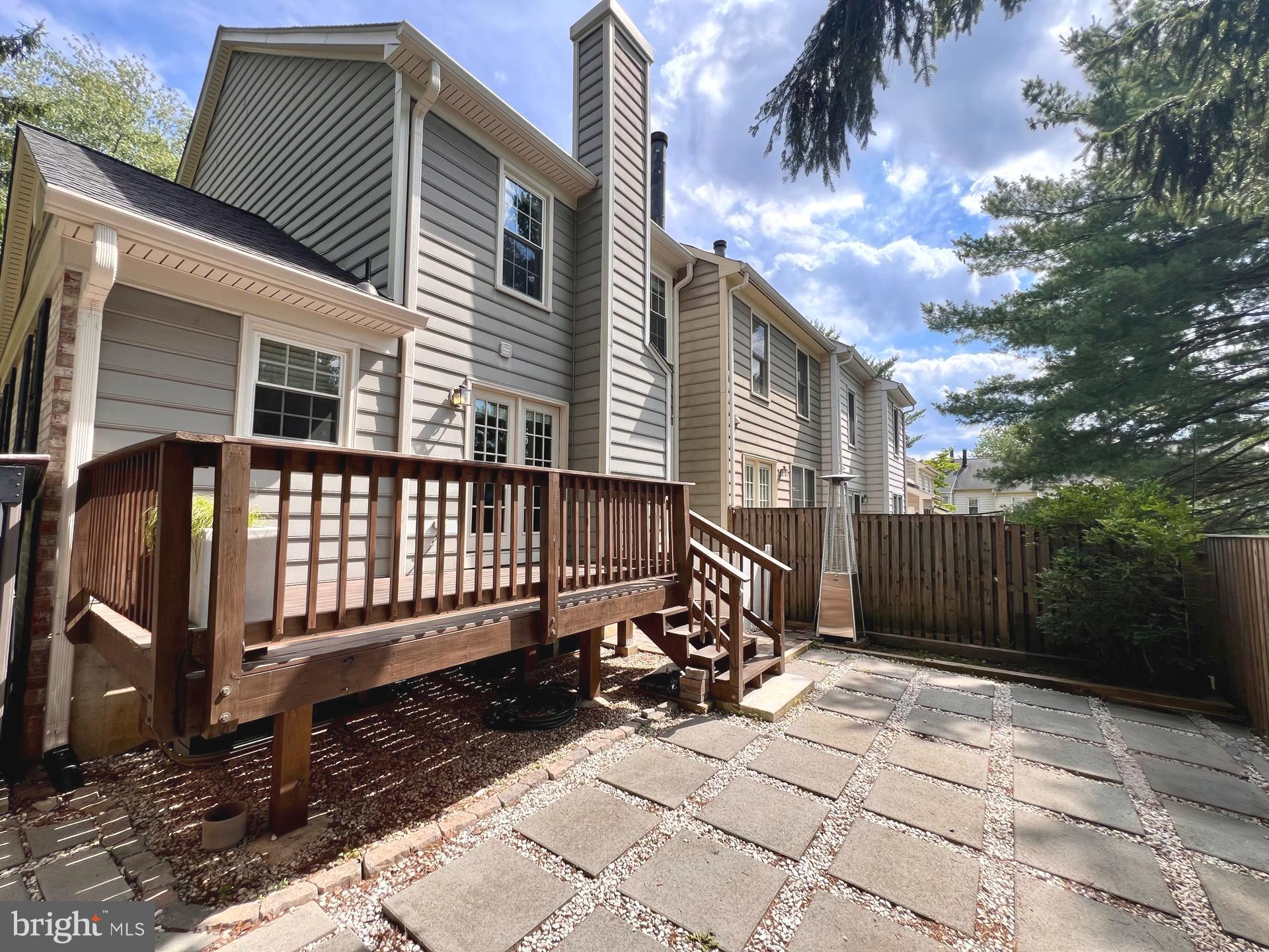HOLLY POINTE - Residential