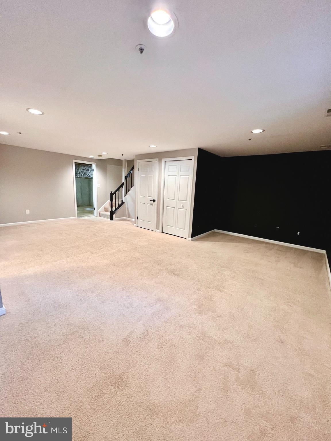 HOLLY POINTE - Residential