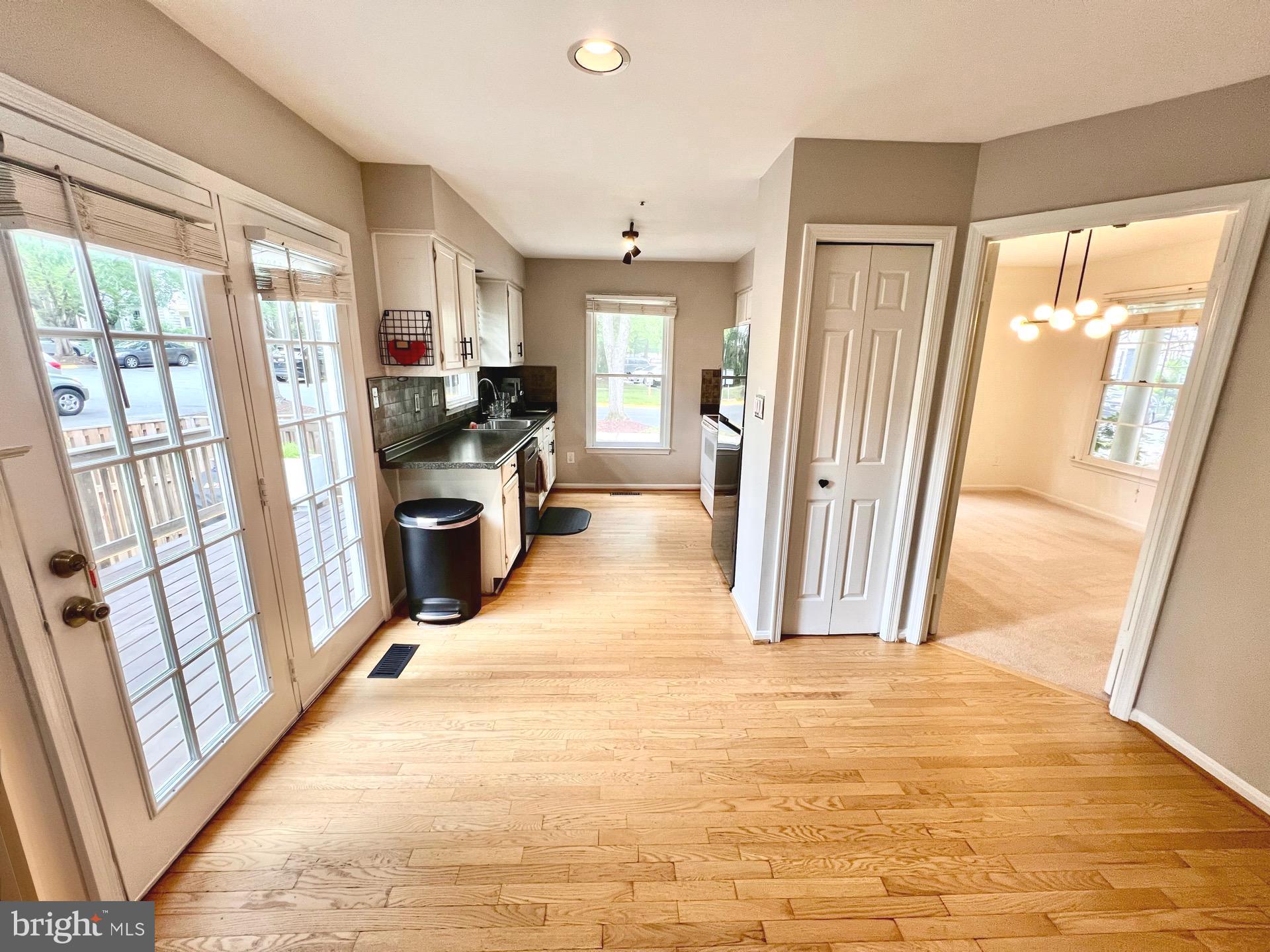 HOLLY POINTE - Residential