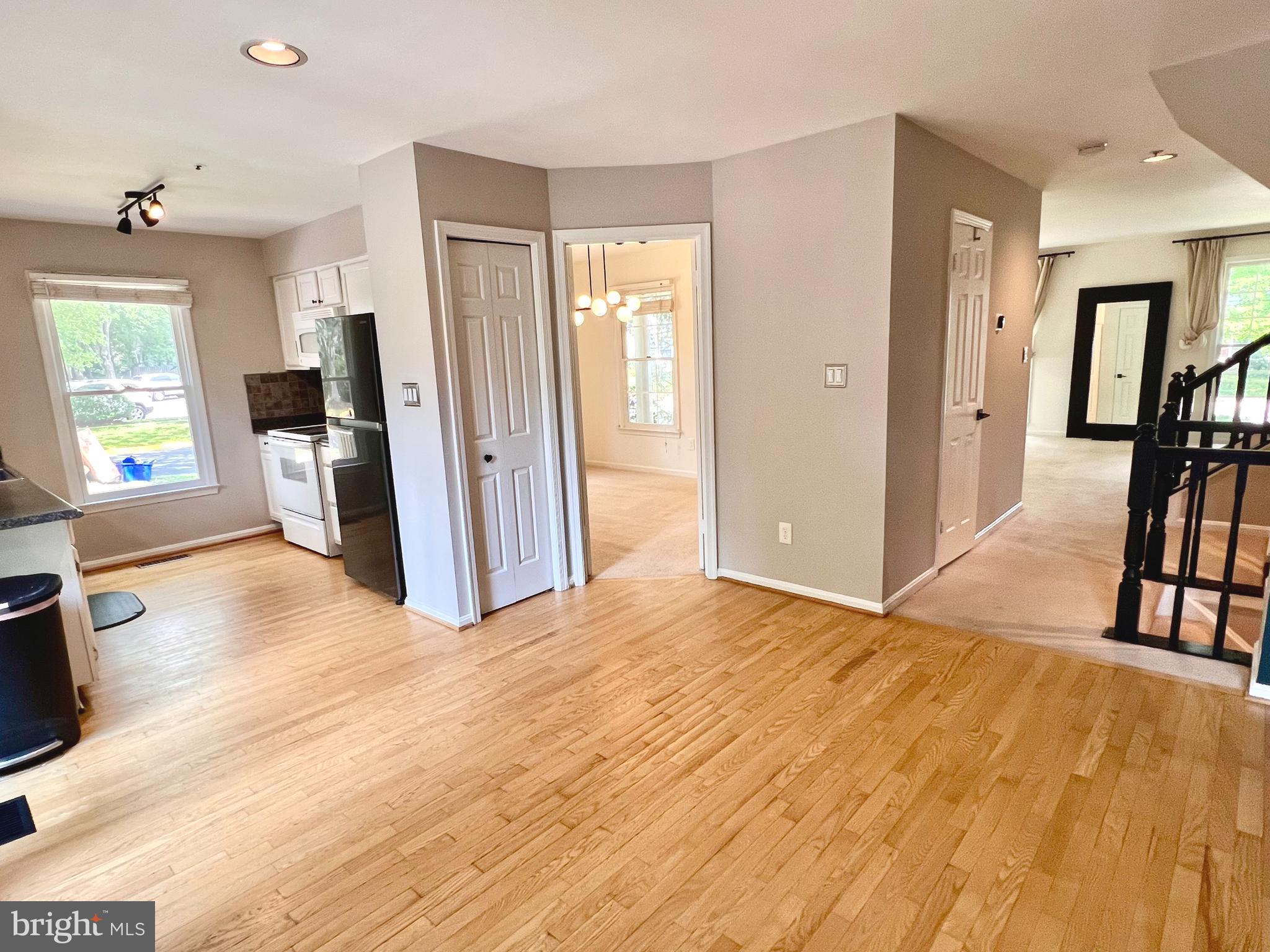 HOLLY POINTE - Residential
