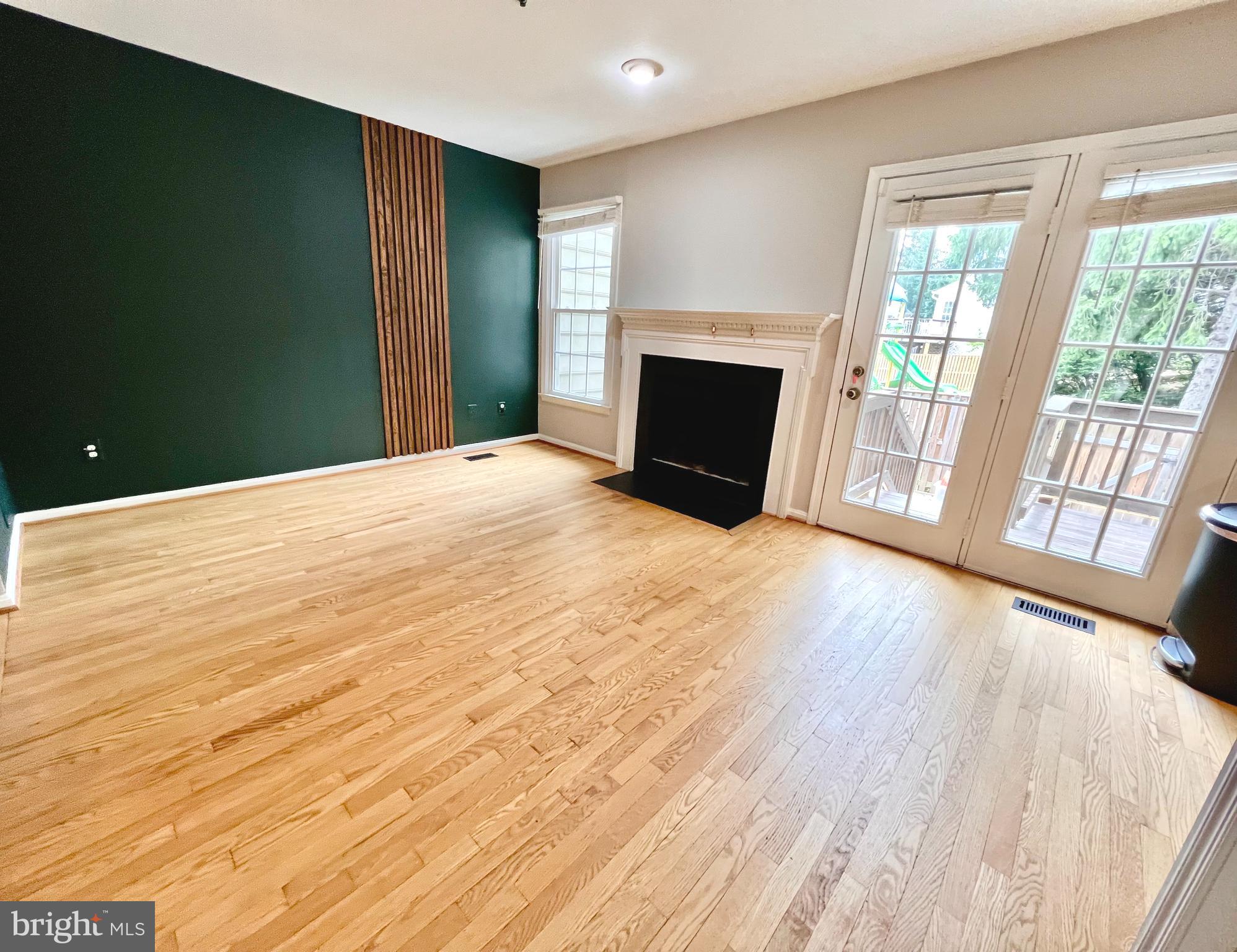 HOLLY POINTE - Residential
