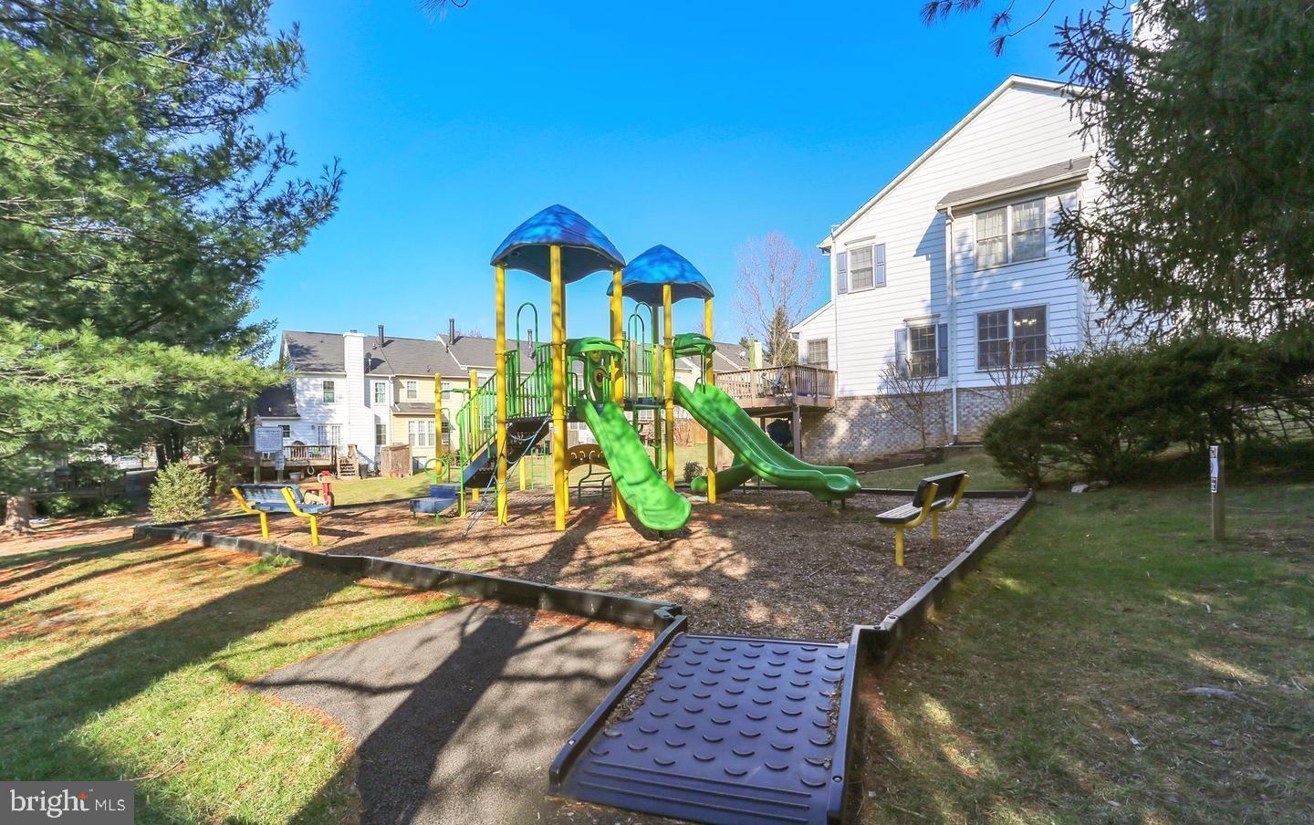 HOLLY POINTE - Residential
