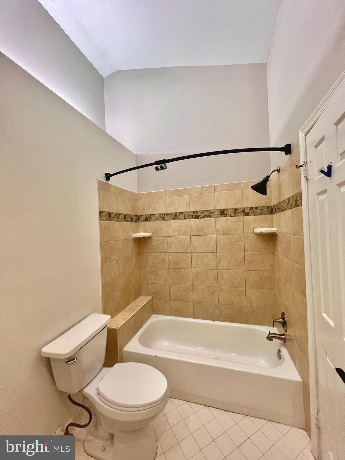 HOLLY POINTE - Residential