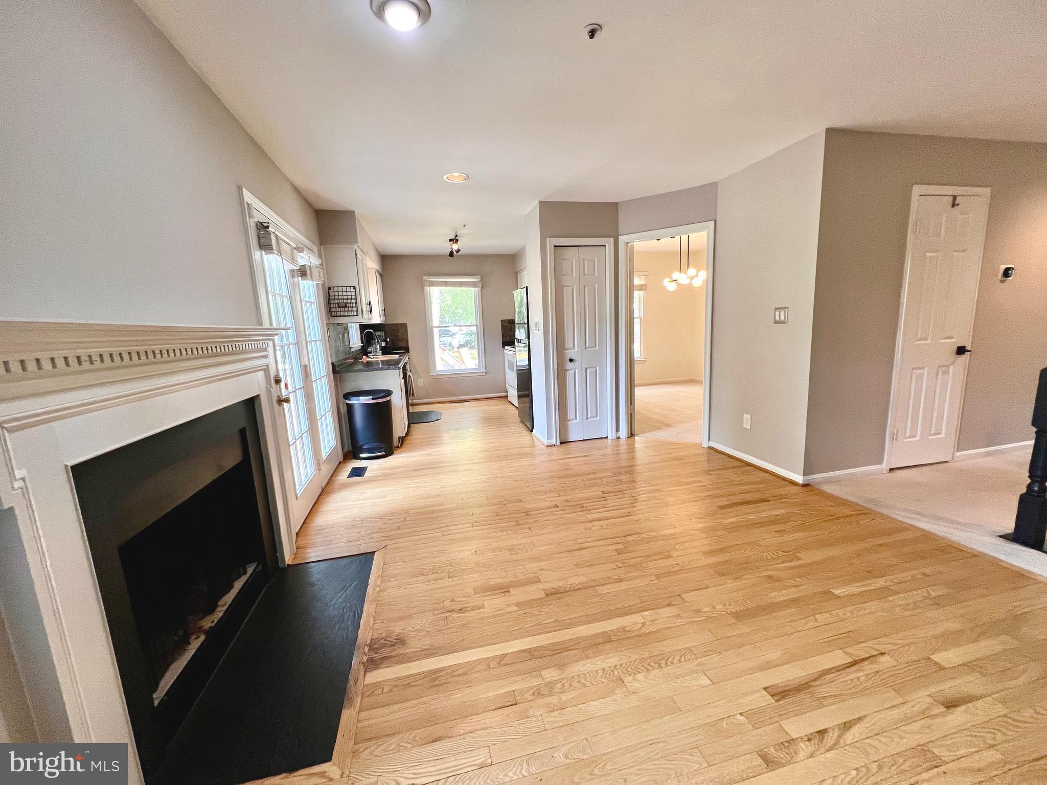 HOLLY POINTE - Residential