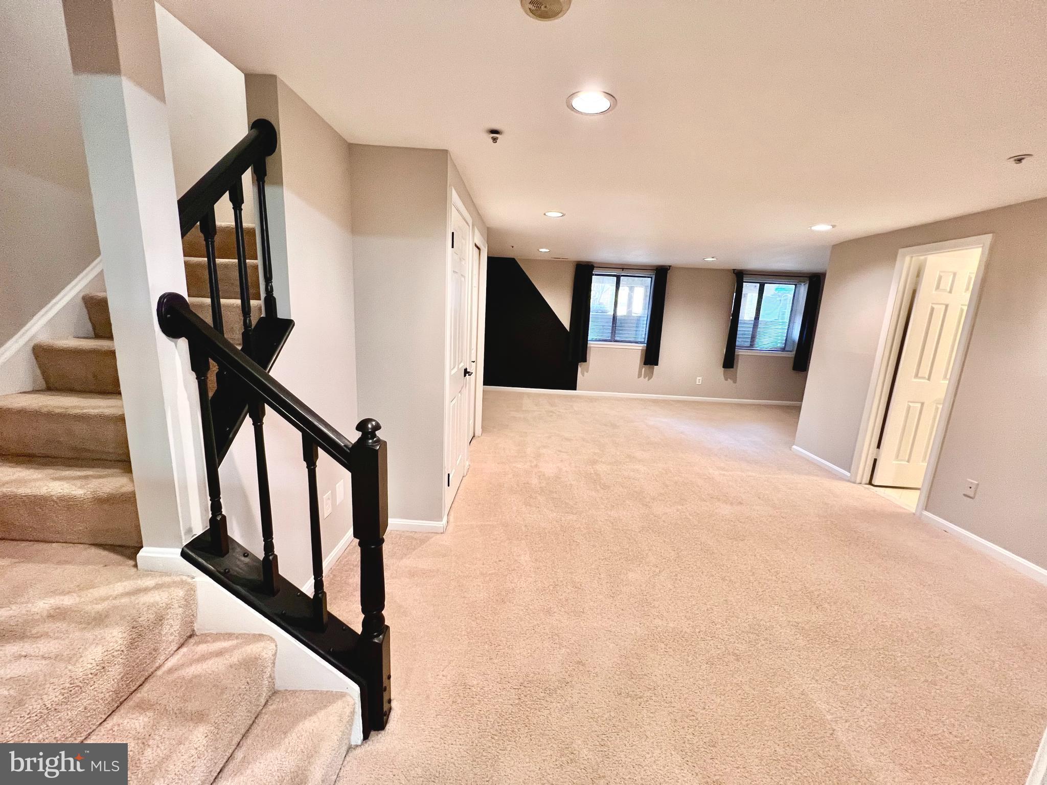 HOLLY POINTE - Residential