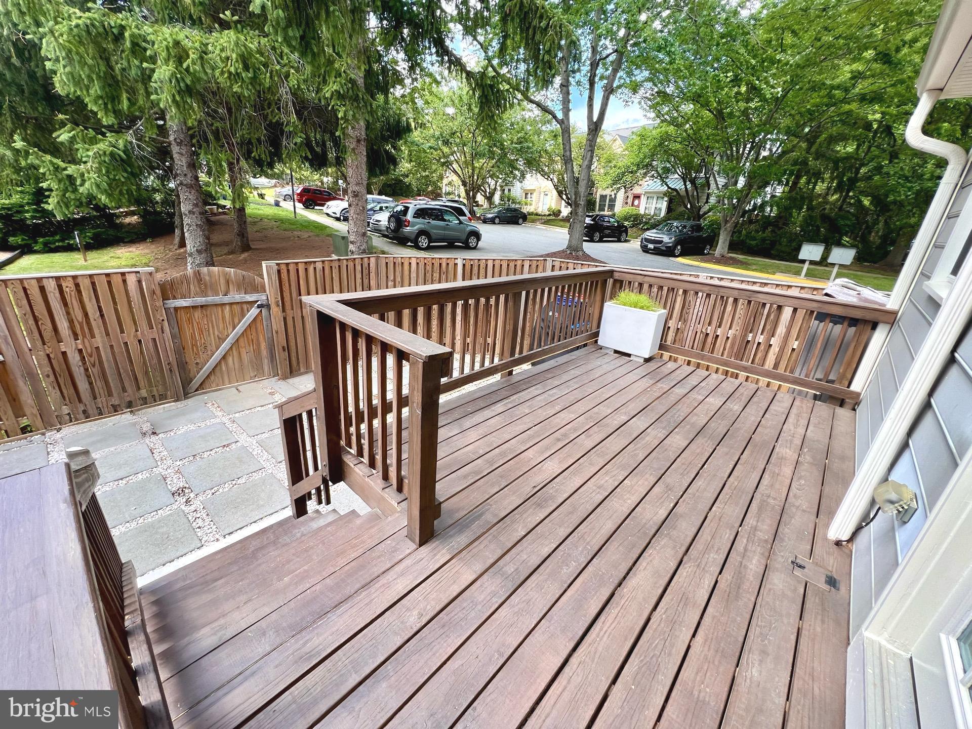 HOLLY POINTE - Residential