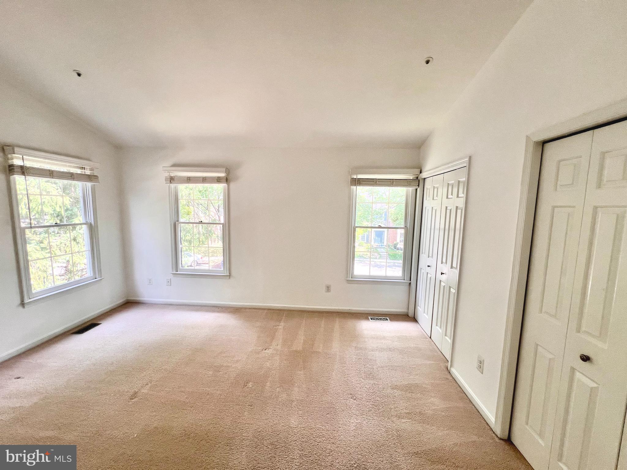 HOLLY POINTE - Residential