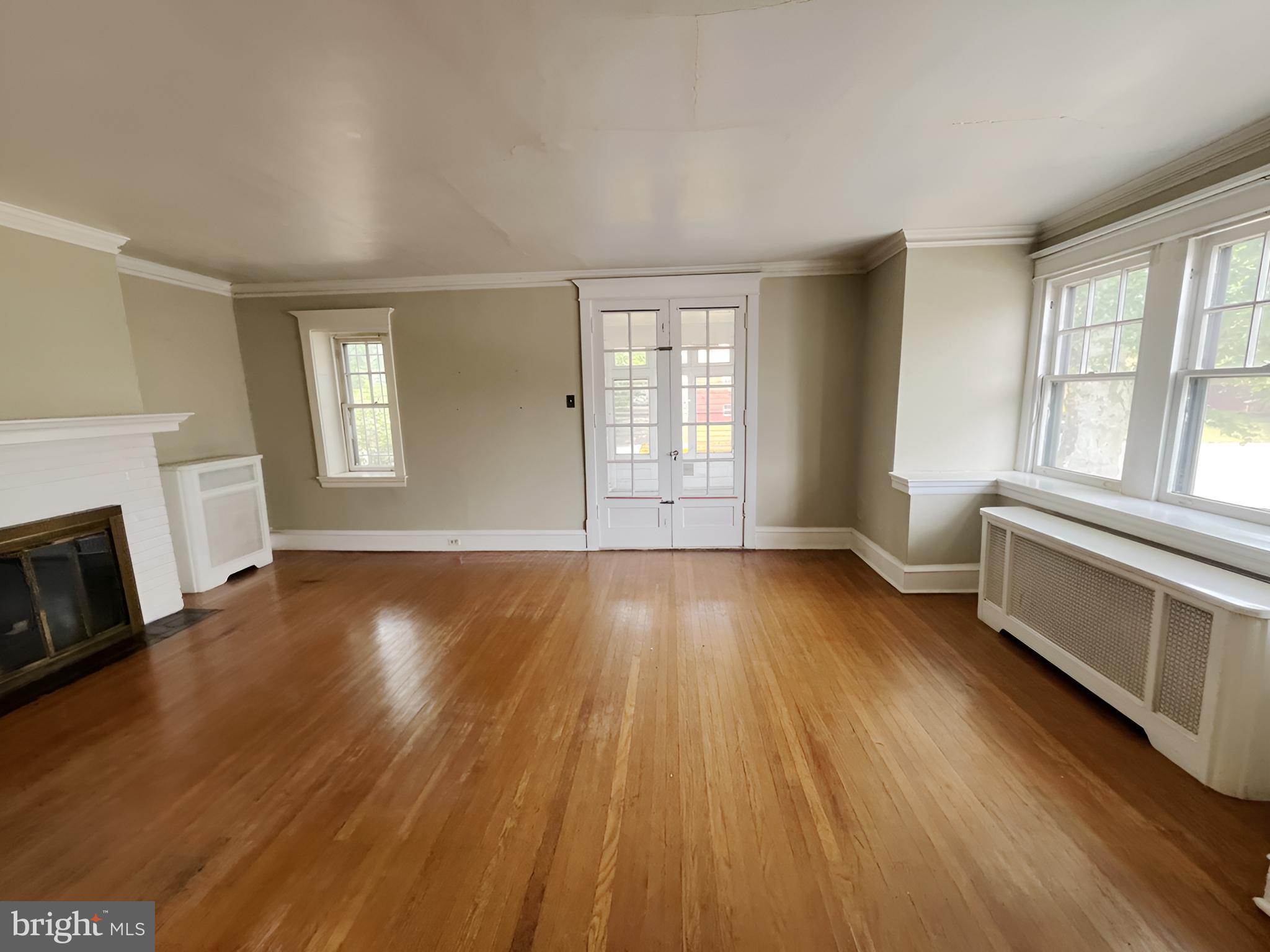 EAST OAK LANE - Residential