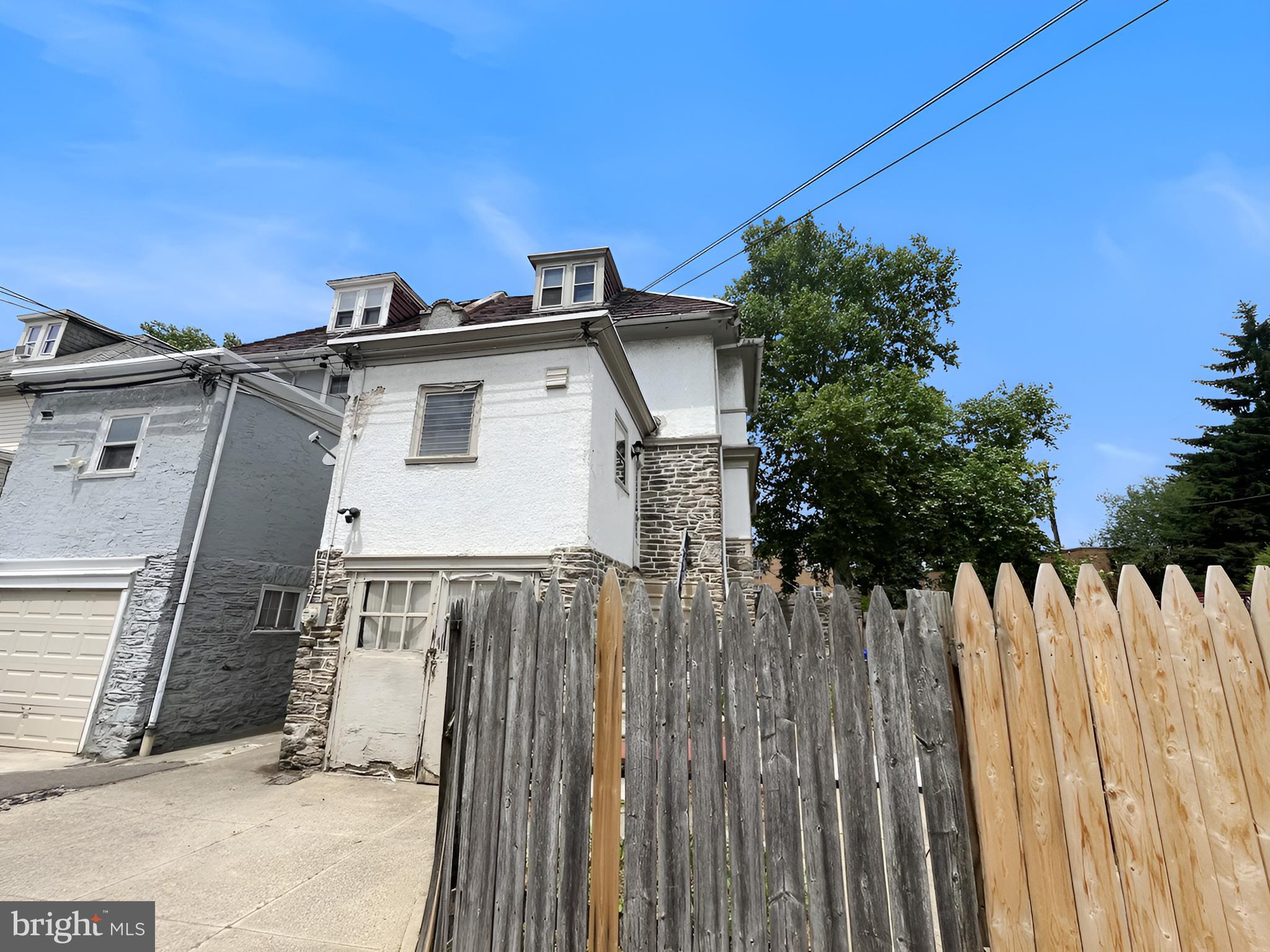 EAST OAK LANE - Residential