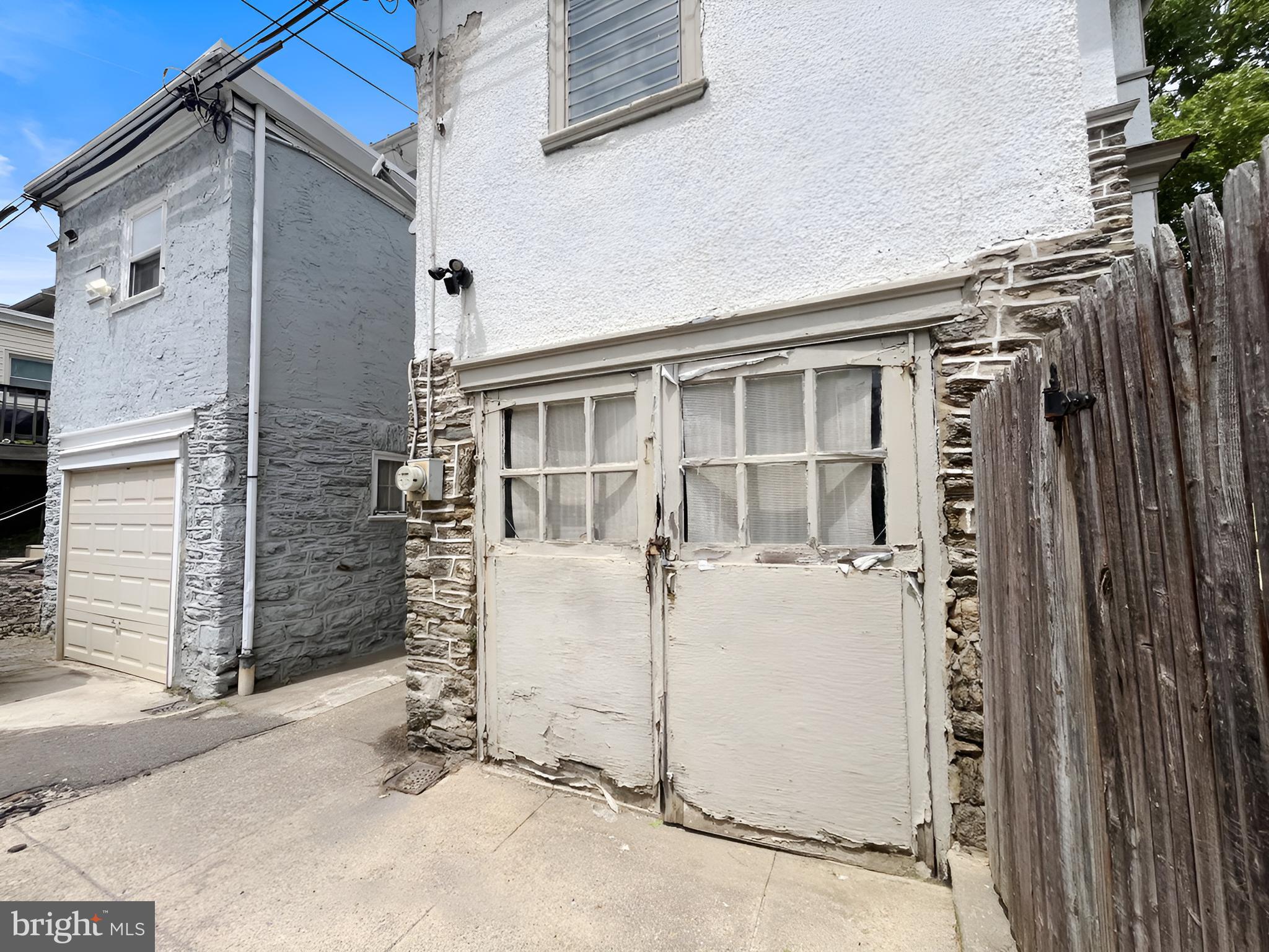 EAST OAK LANE - Residential