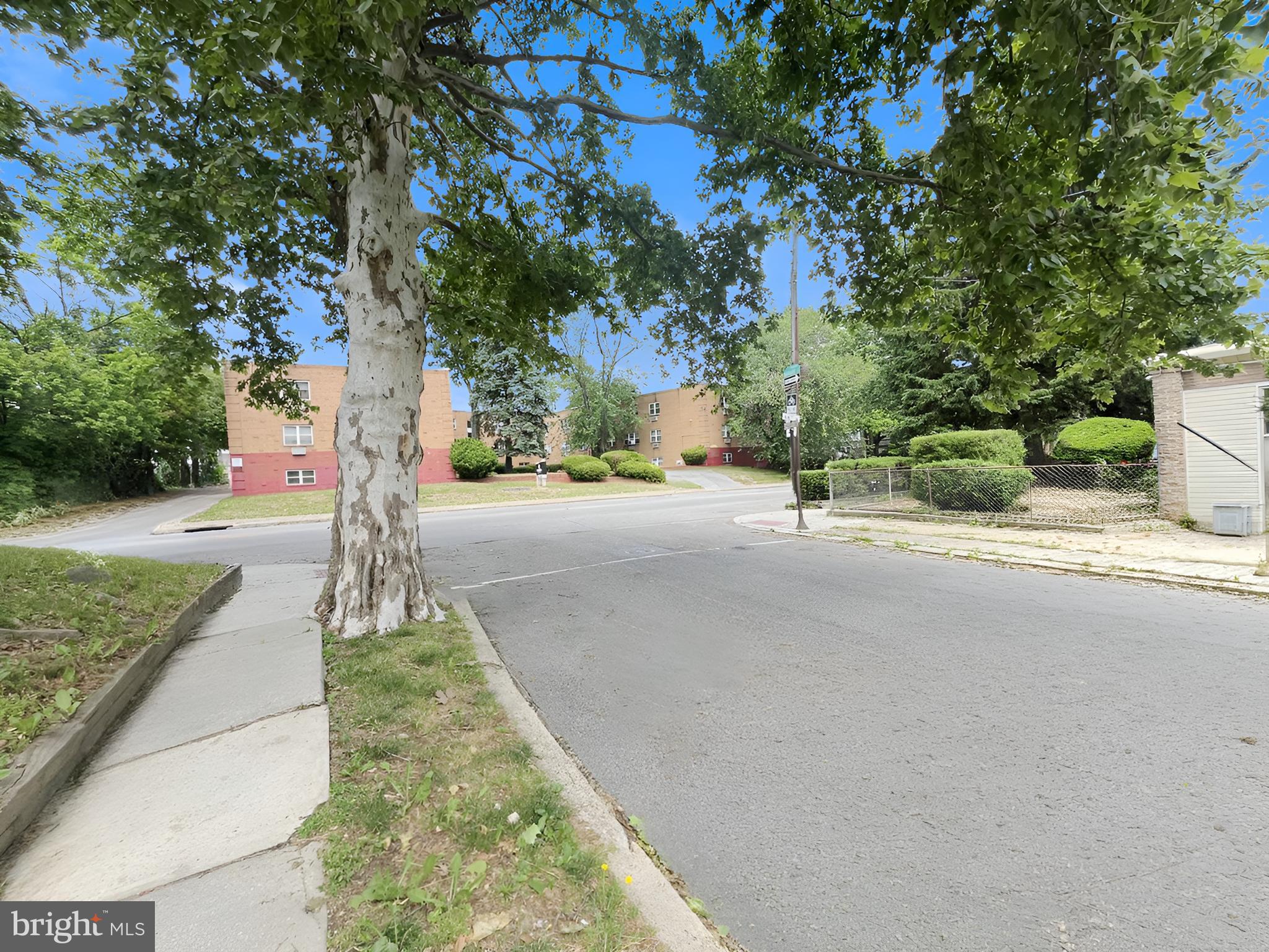 EAST OAK LANE - Residential