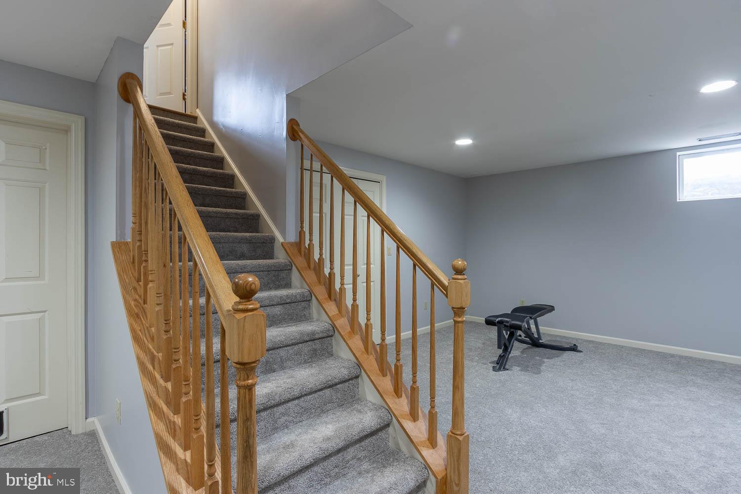CENTRE HALL - Residential