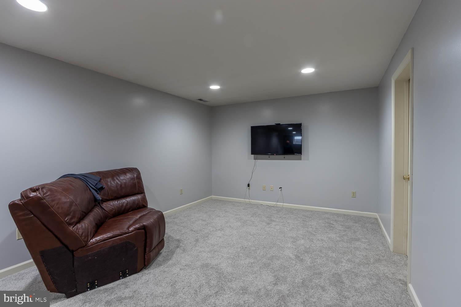 CENTRE HALL - Residential