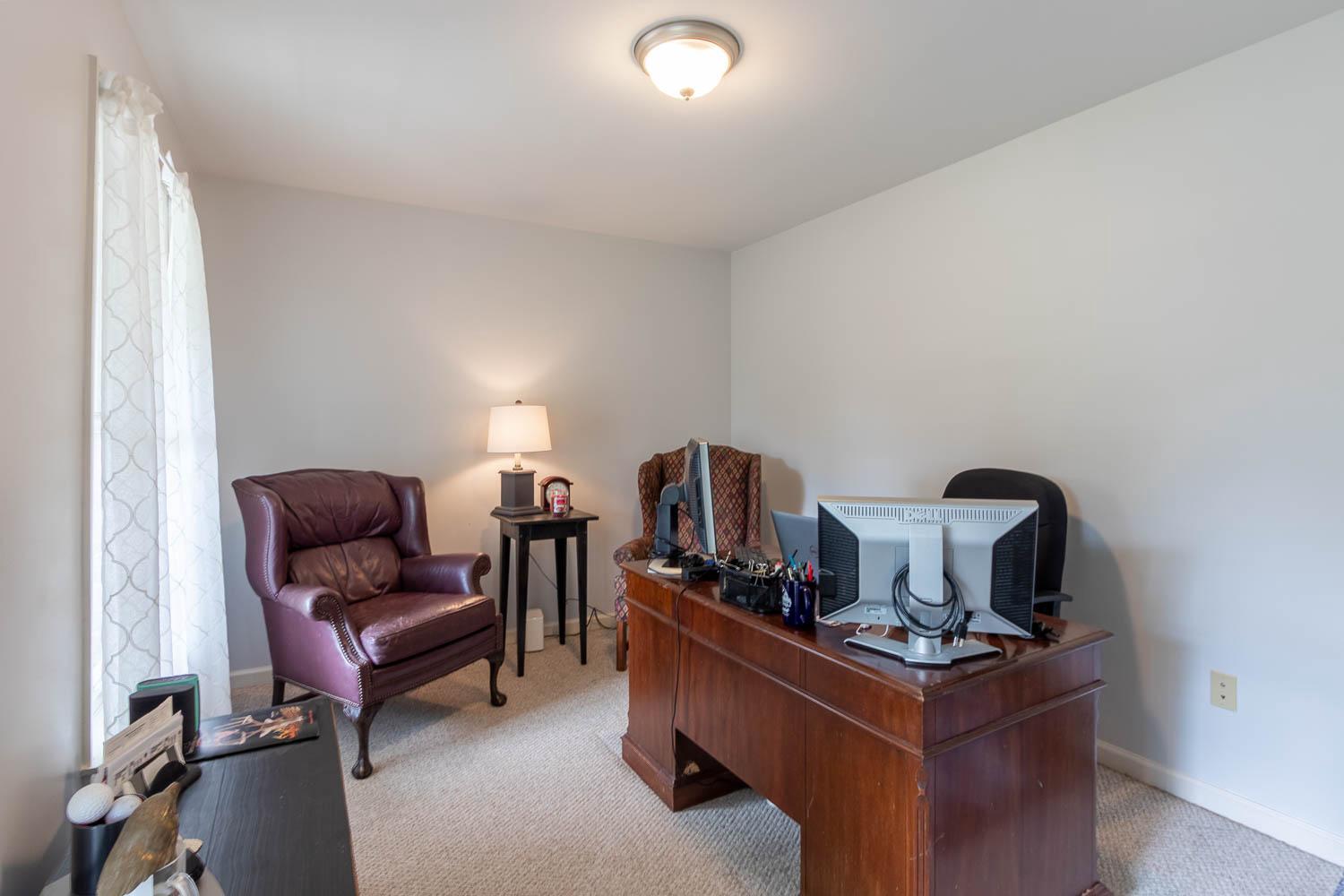 CENTRE HALL - Residential