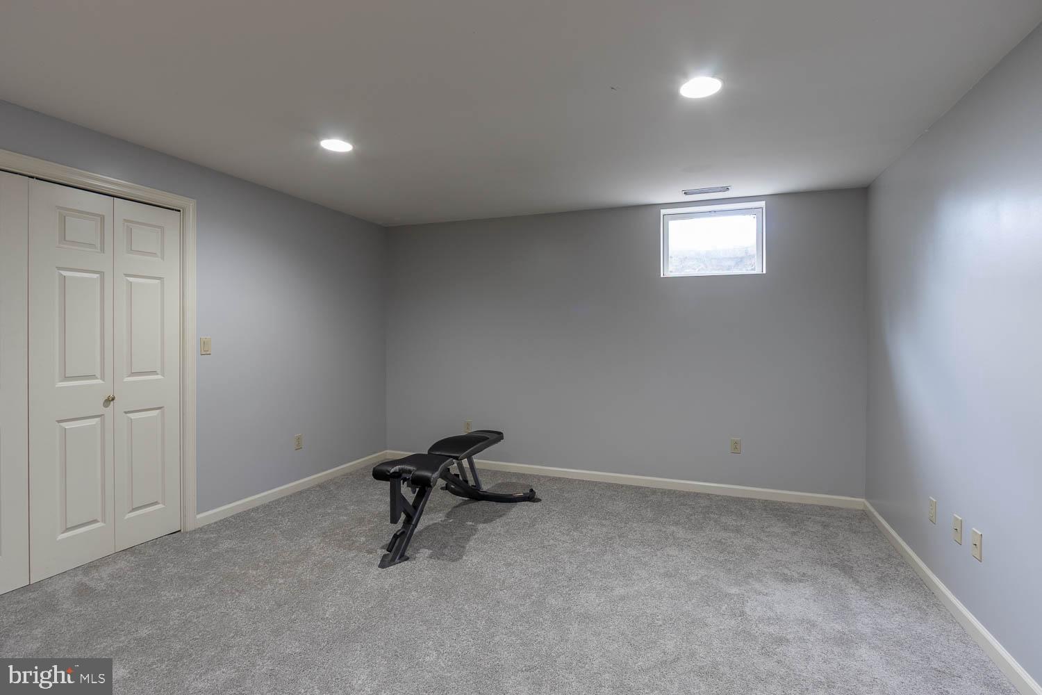 CENTRE HALL - Residential