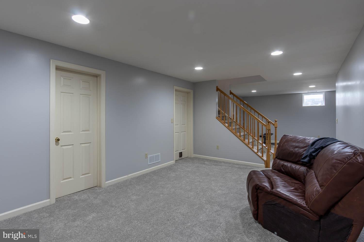 CENTRE HALL - Residential