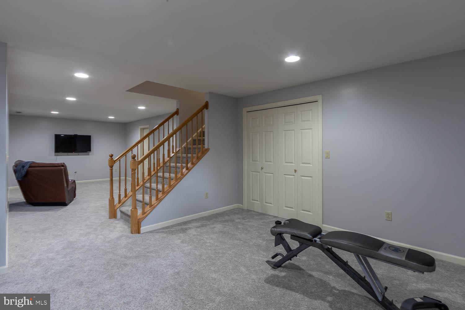 CENTRE HALL - Residential