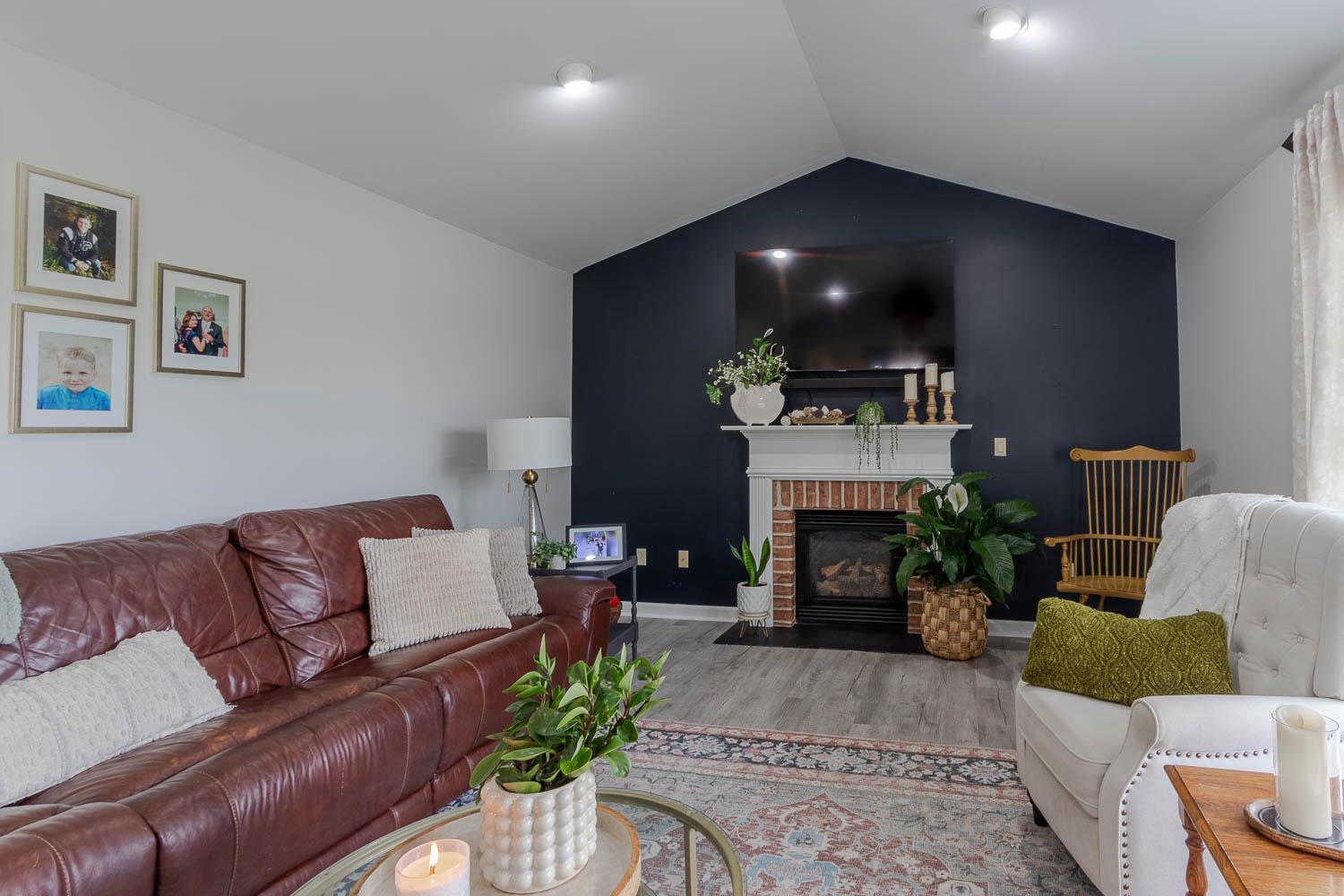 CENTRE HALL - Residential