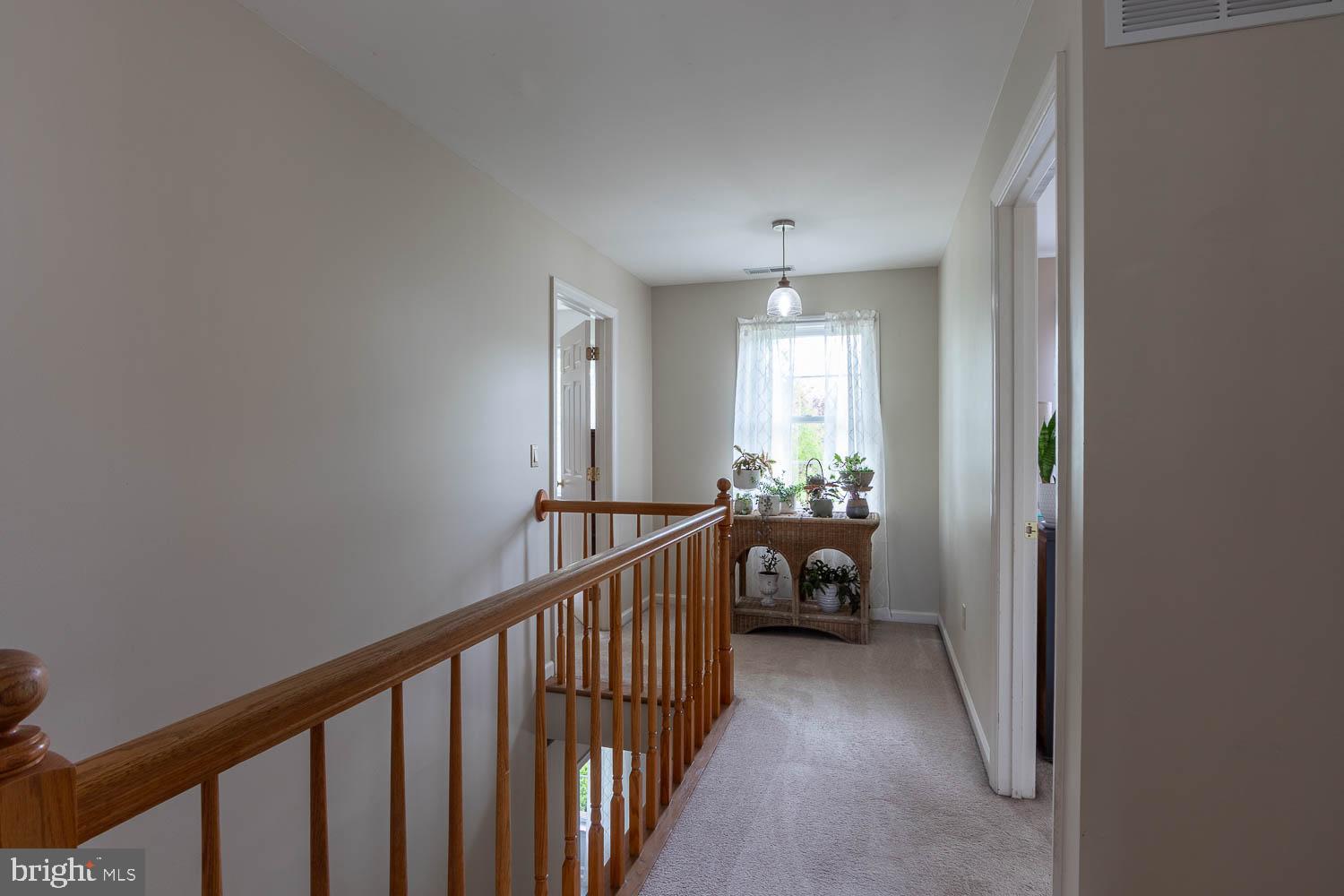 CENTRE HALL - Residential