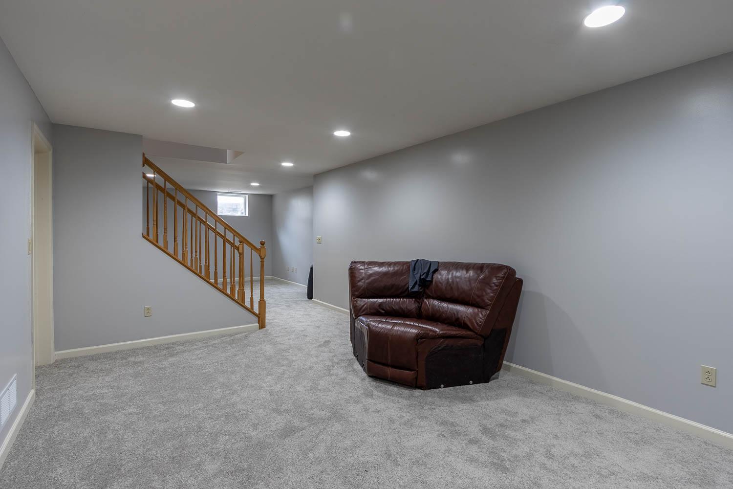 CENTRE HALL - Residential