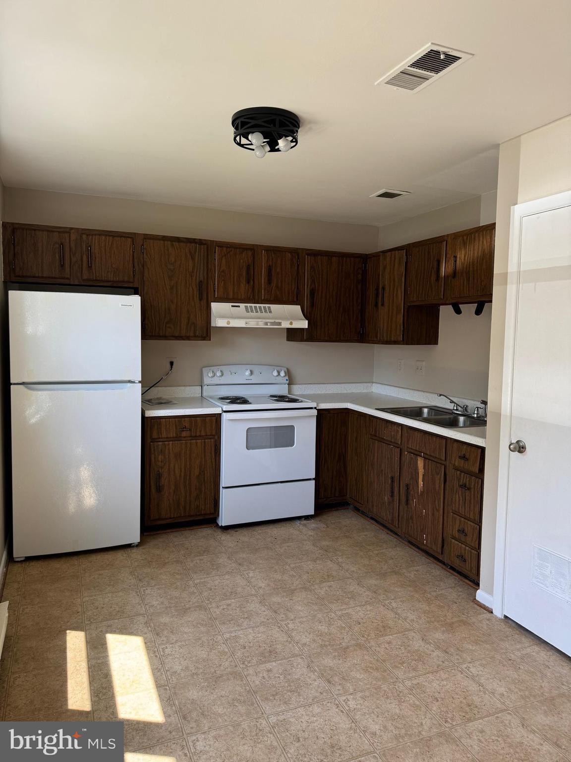 BATTLETOWN - Residential Lease