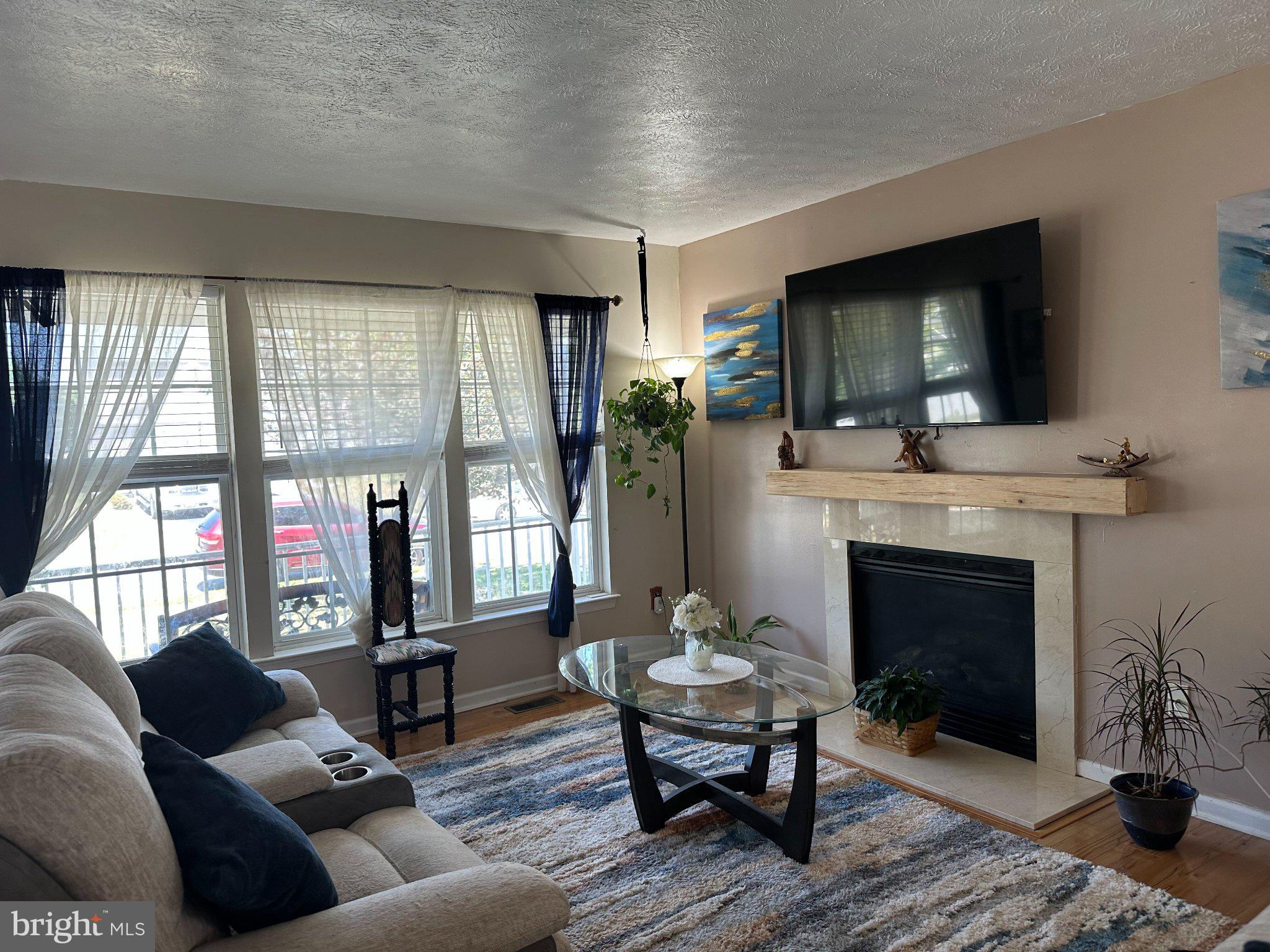 BOMBAY WOODS - Residential