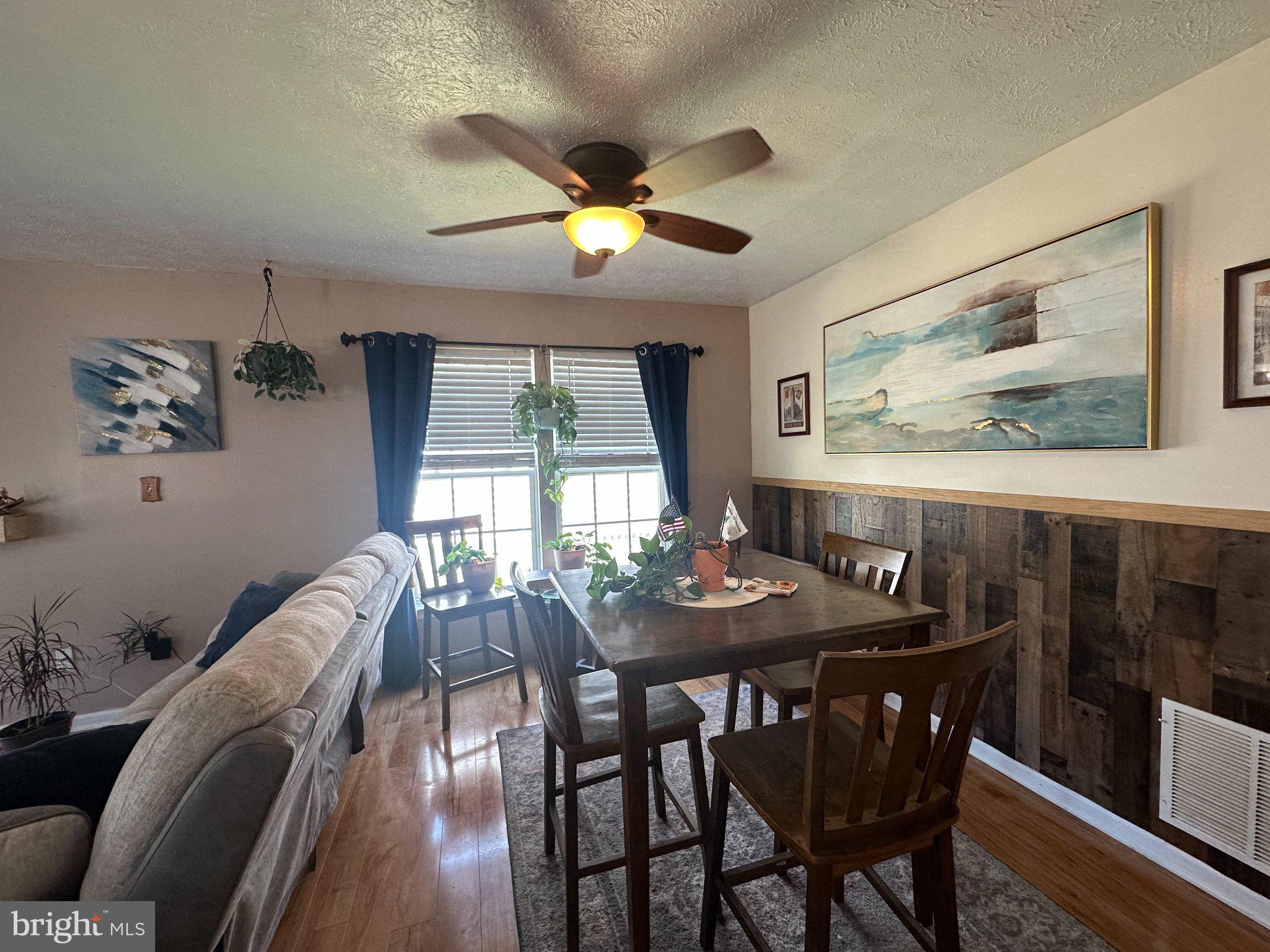 BOMBAY WOODS - Residential