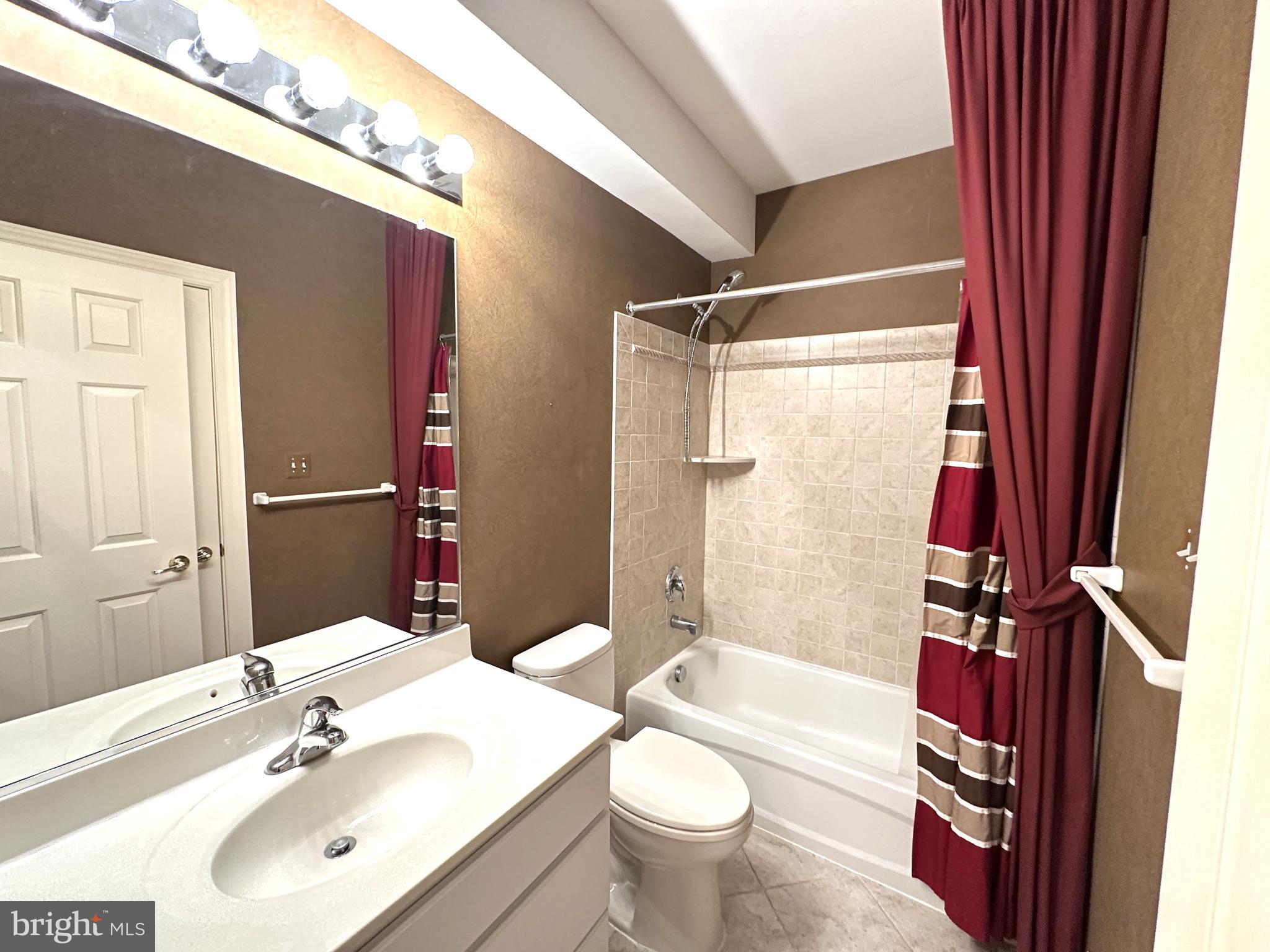 WINDSOR KNOLLS - Residential