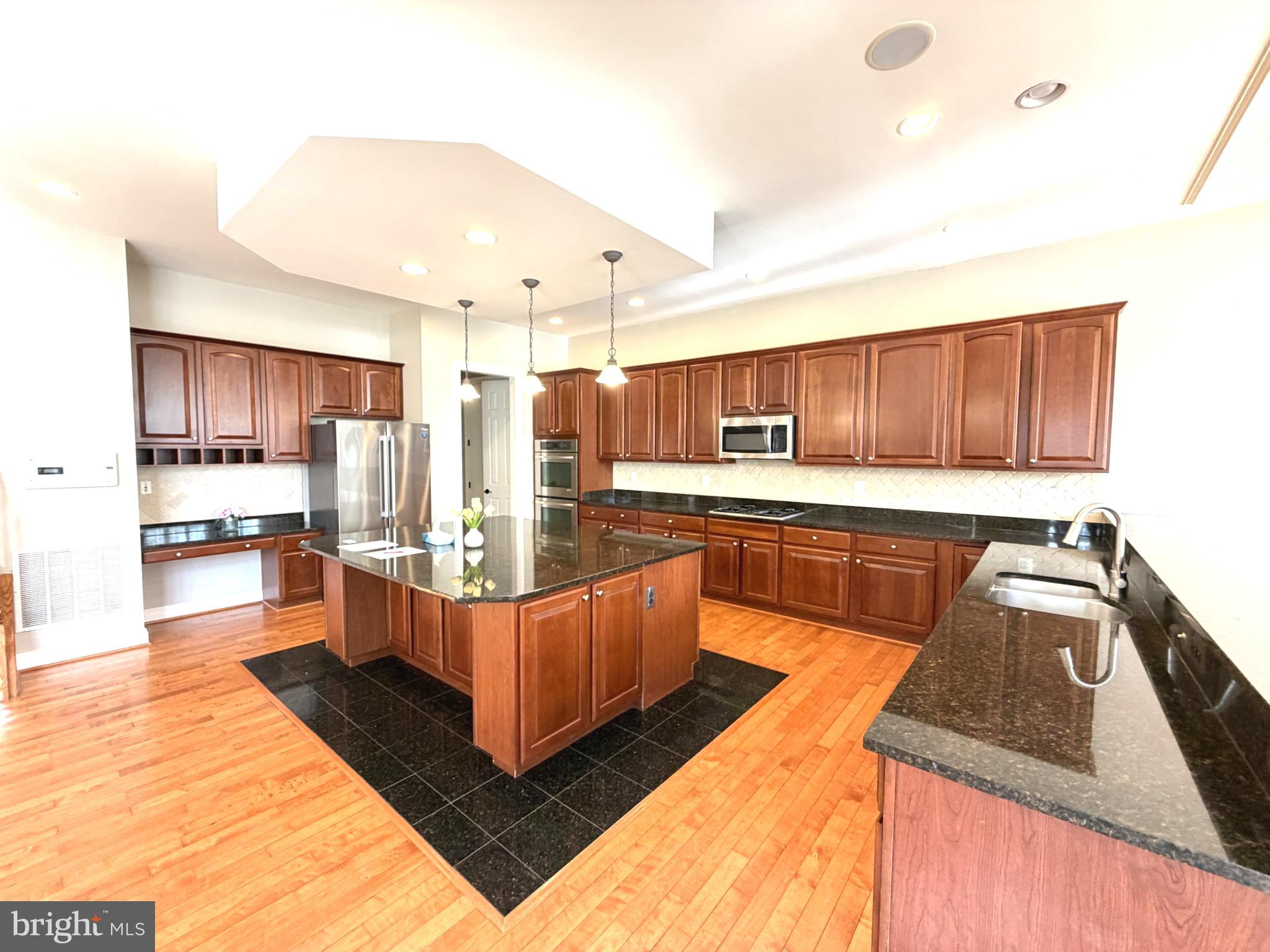 WINDSOR KNOLLS - Residential
