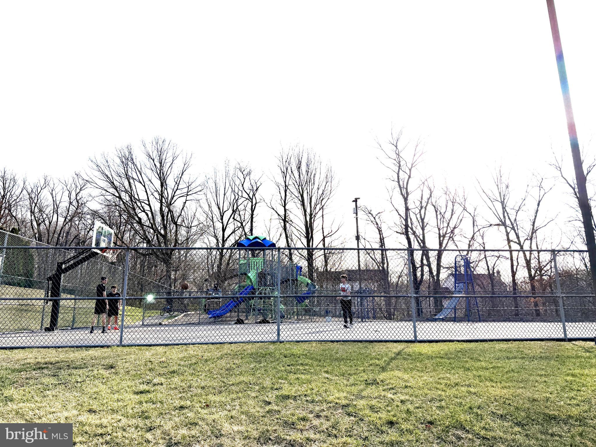 WINDSOR KNOLLS - Residential