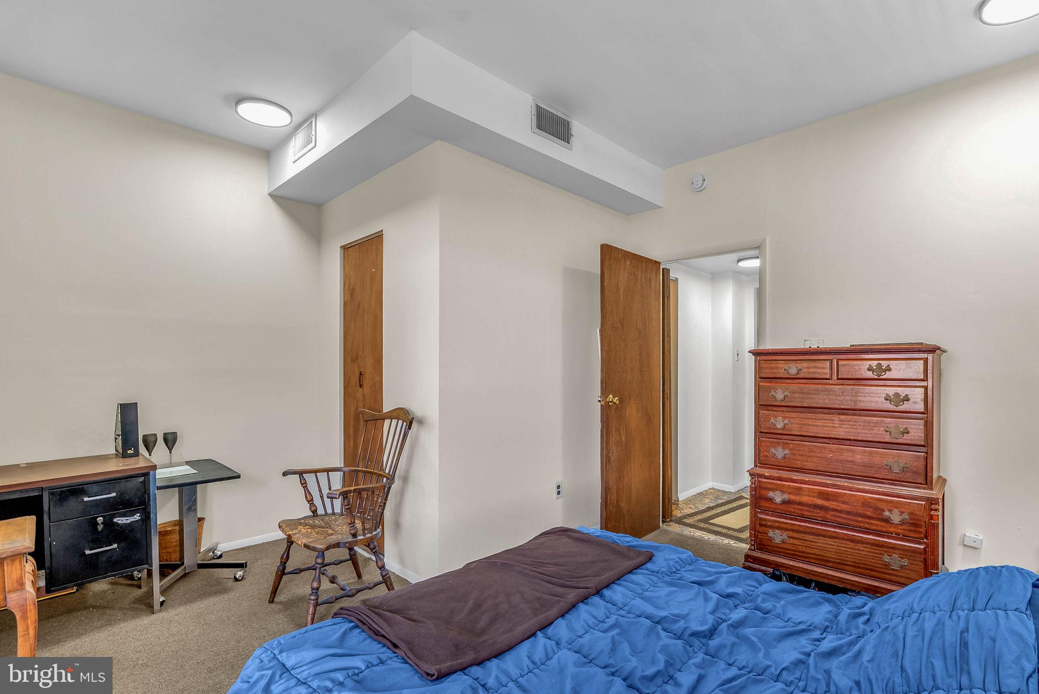 FAIRMOUNT - Residential Income
