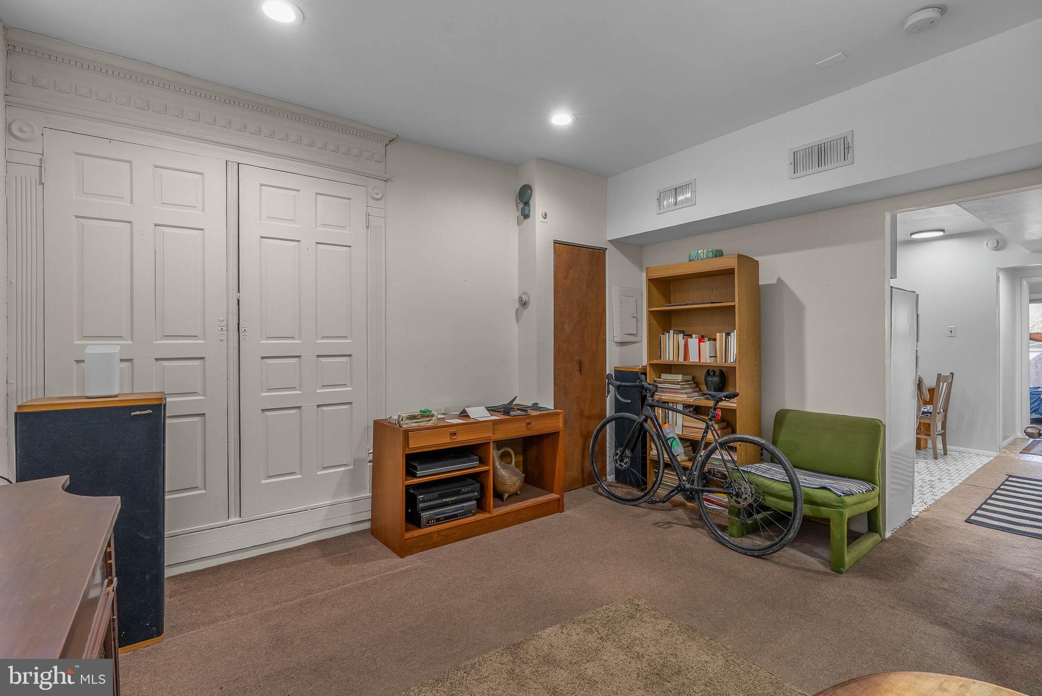 FAIRMOUNT - Residential Income
