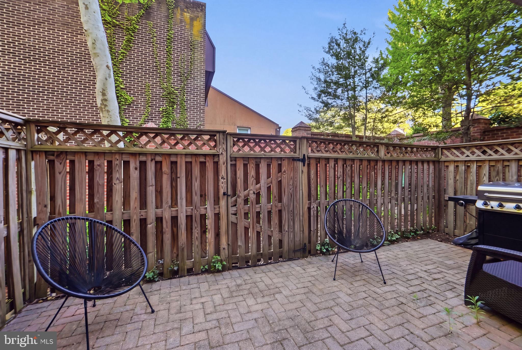 MCLEAN CREST - Residential