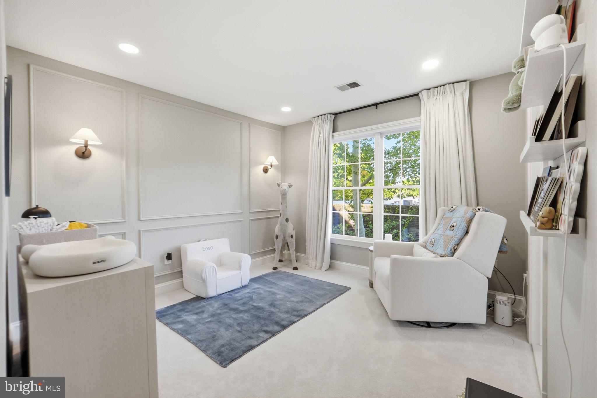 MCLEAN CREST - Residential