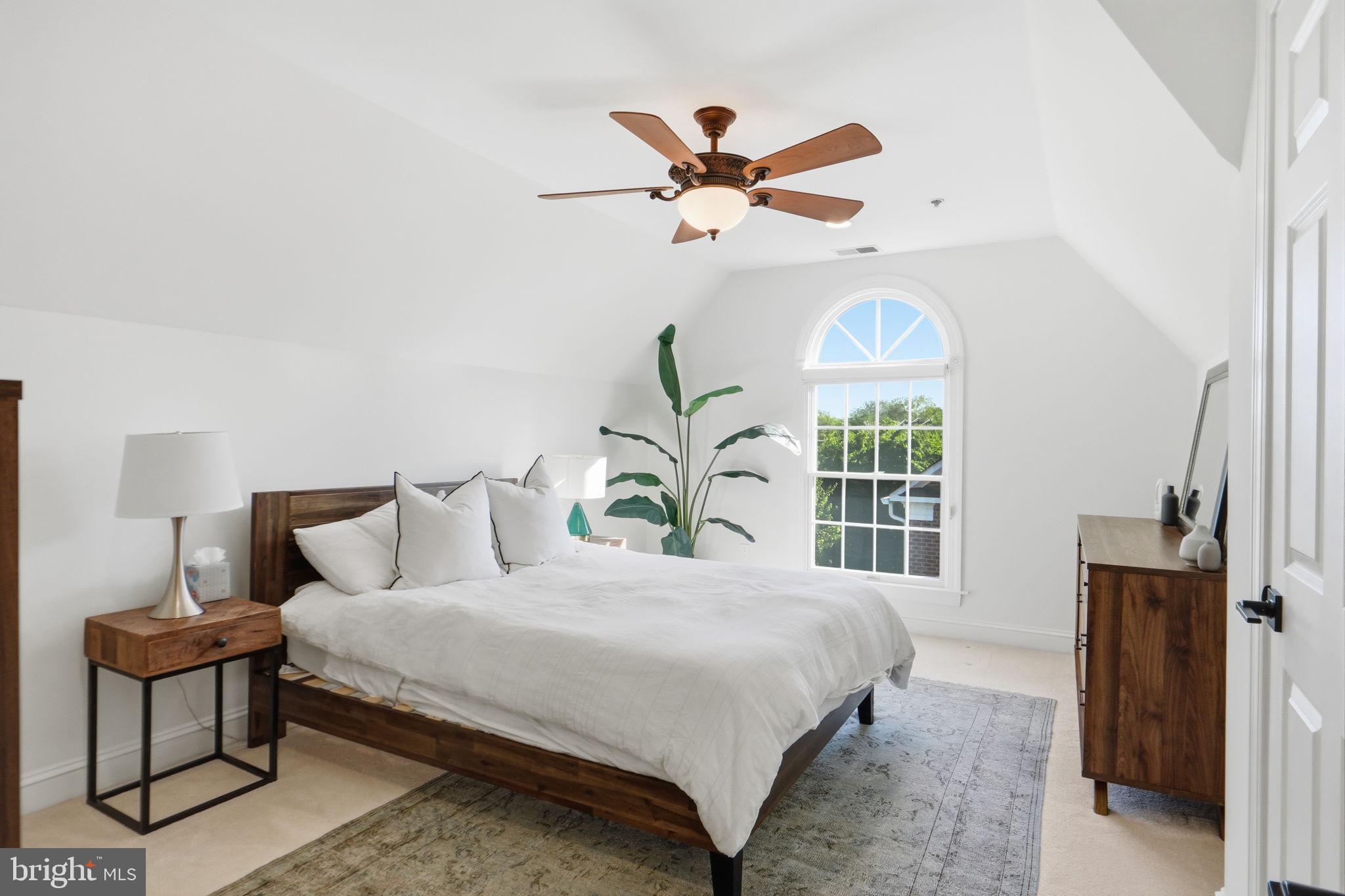 MCLEAN CREST - Residential