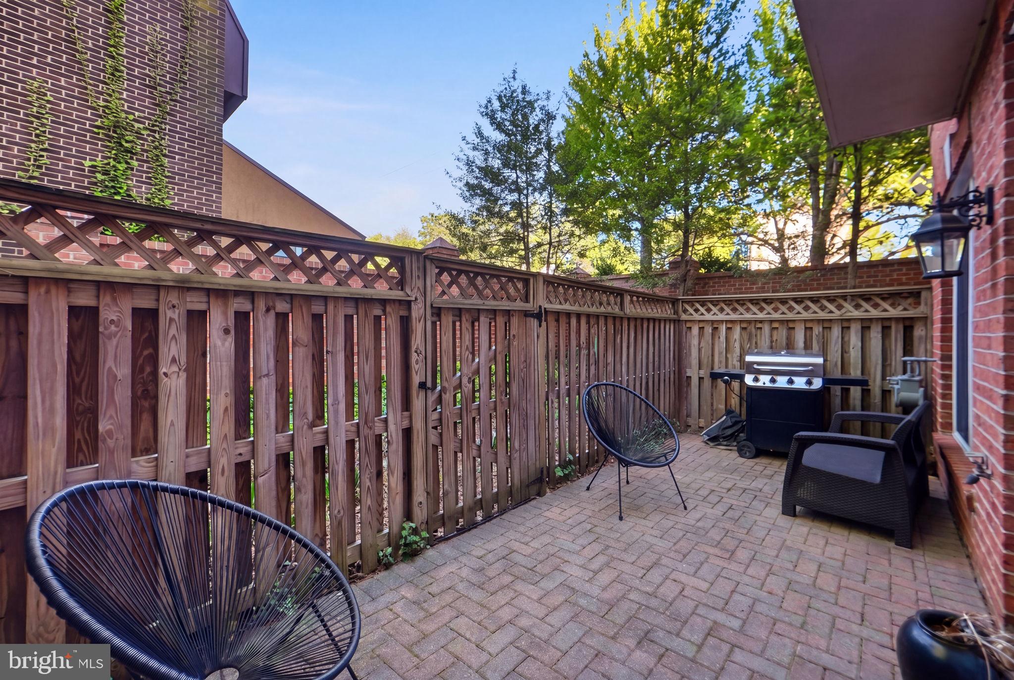 MCLEAN CREST - Residential