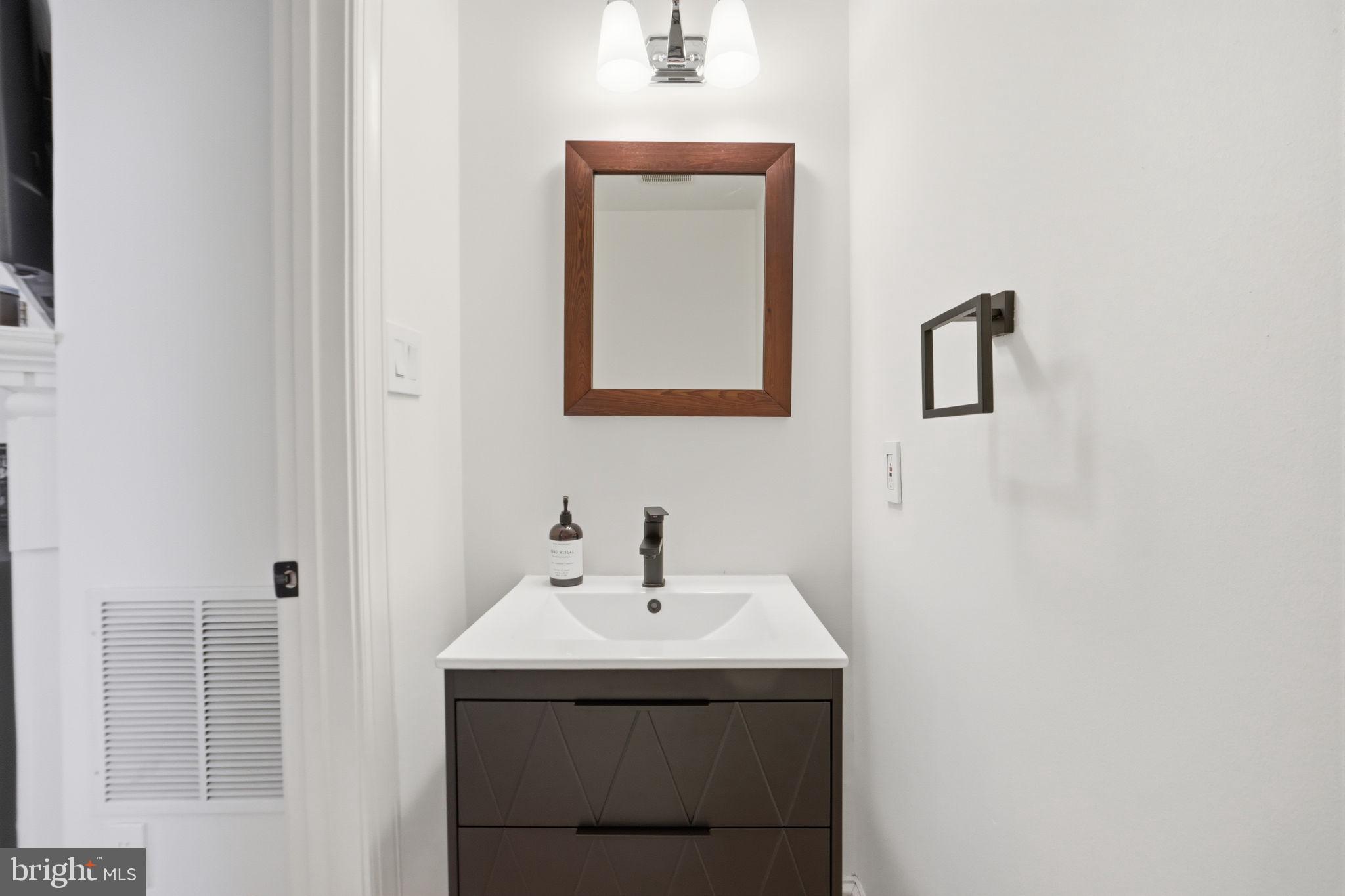 MCLEAN CREST - Residential
