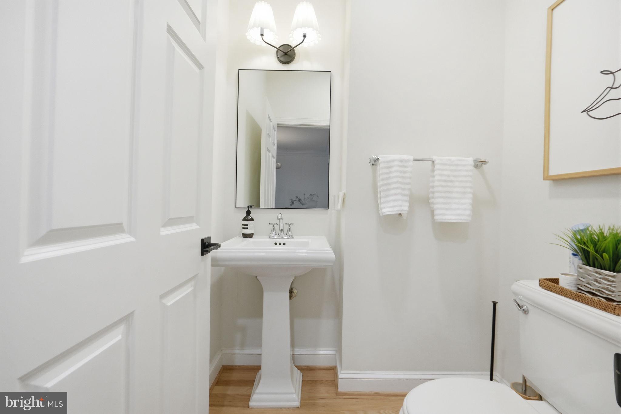 MCLEAN CREST - Residential