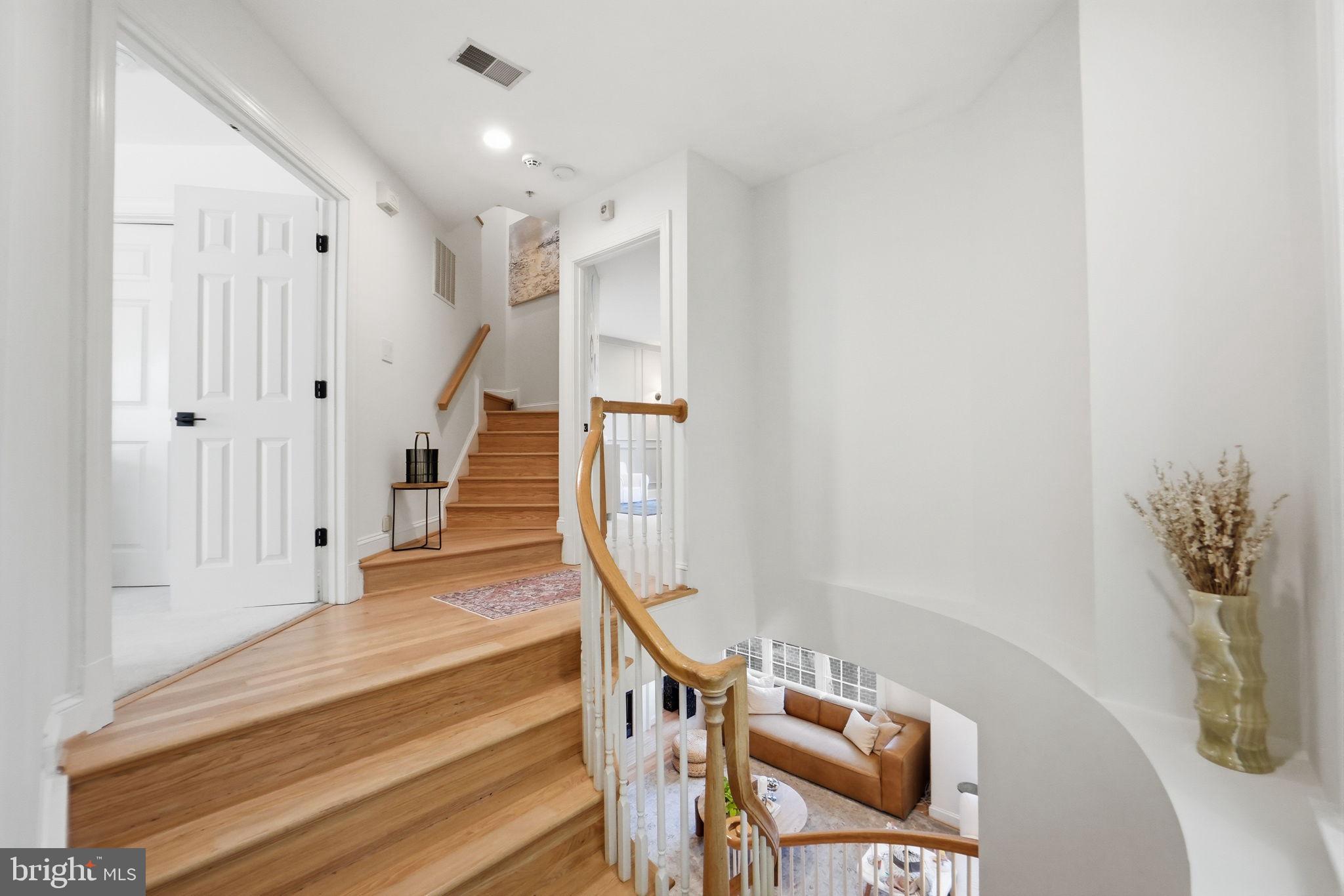 MCLEAN CREST - Residential