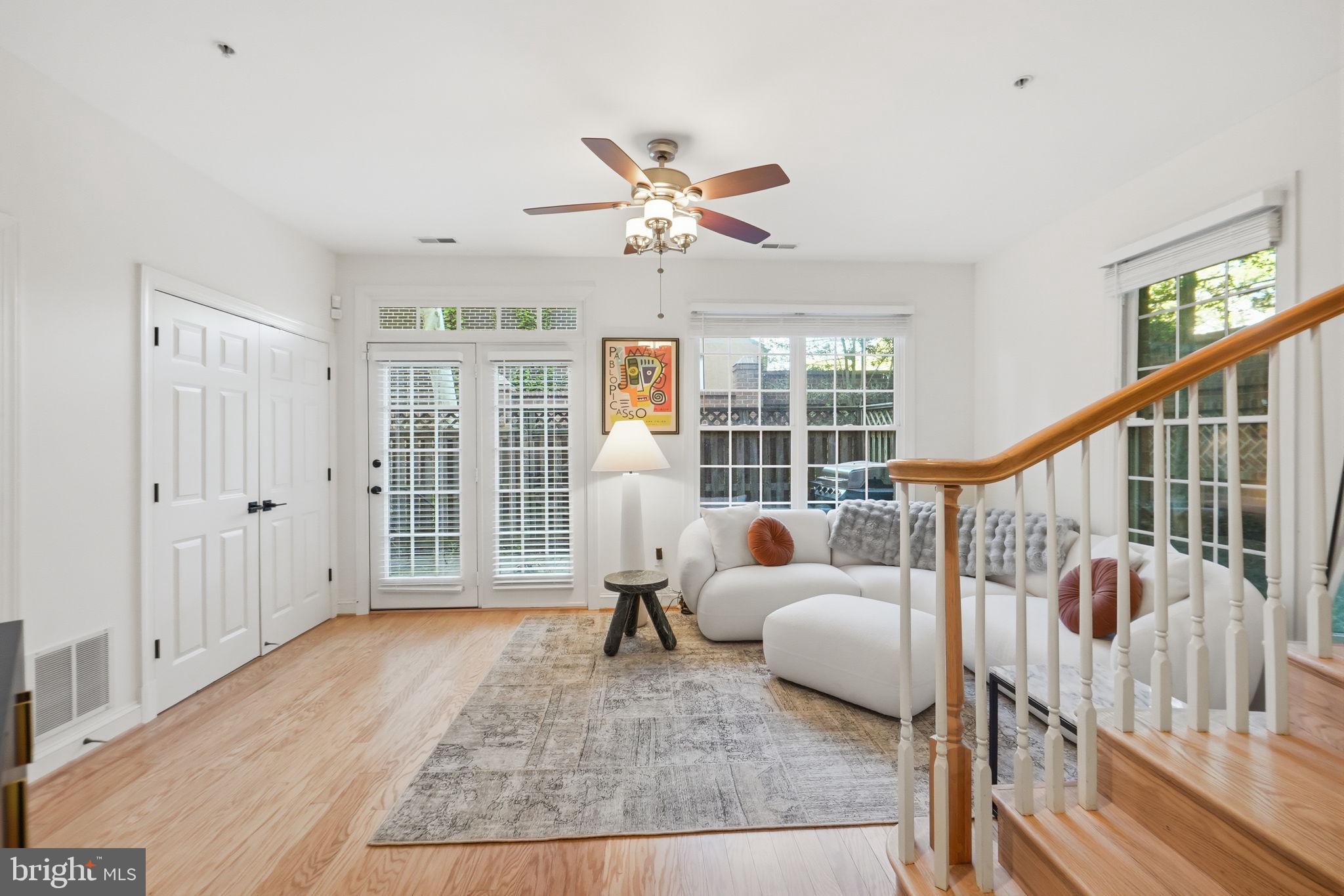 MCLEAN CREST - Residential