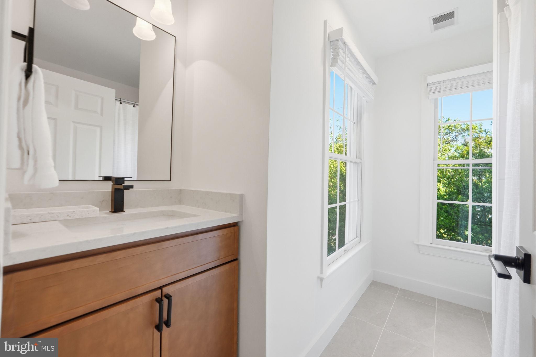 MCLEAN CREST - Residential
