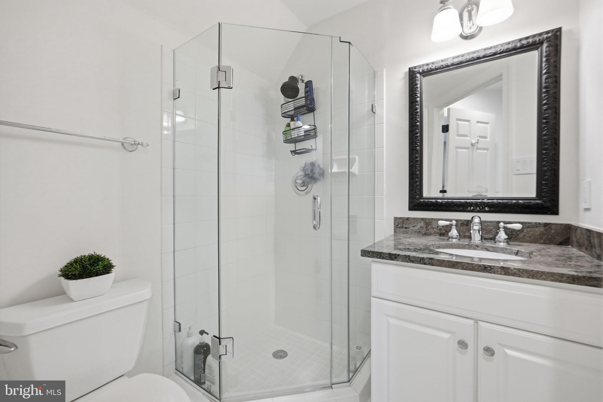 MCLEAN CREST - Residential