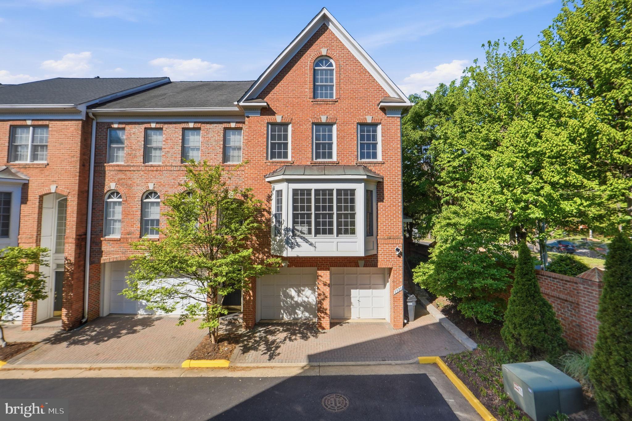 MCLEAN CREST - Residential