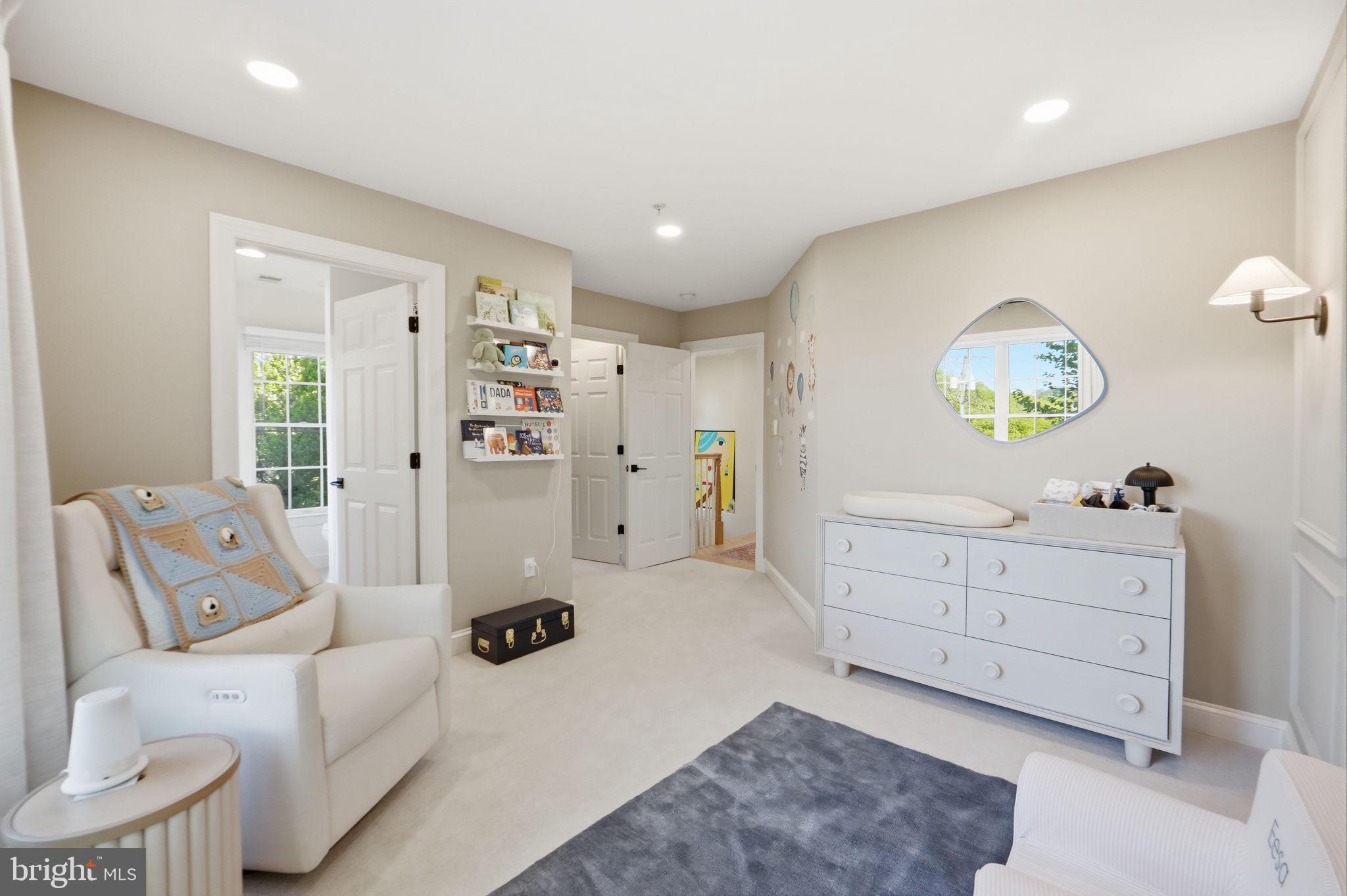 MCLEAN CREST - Residential