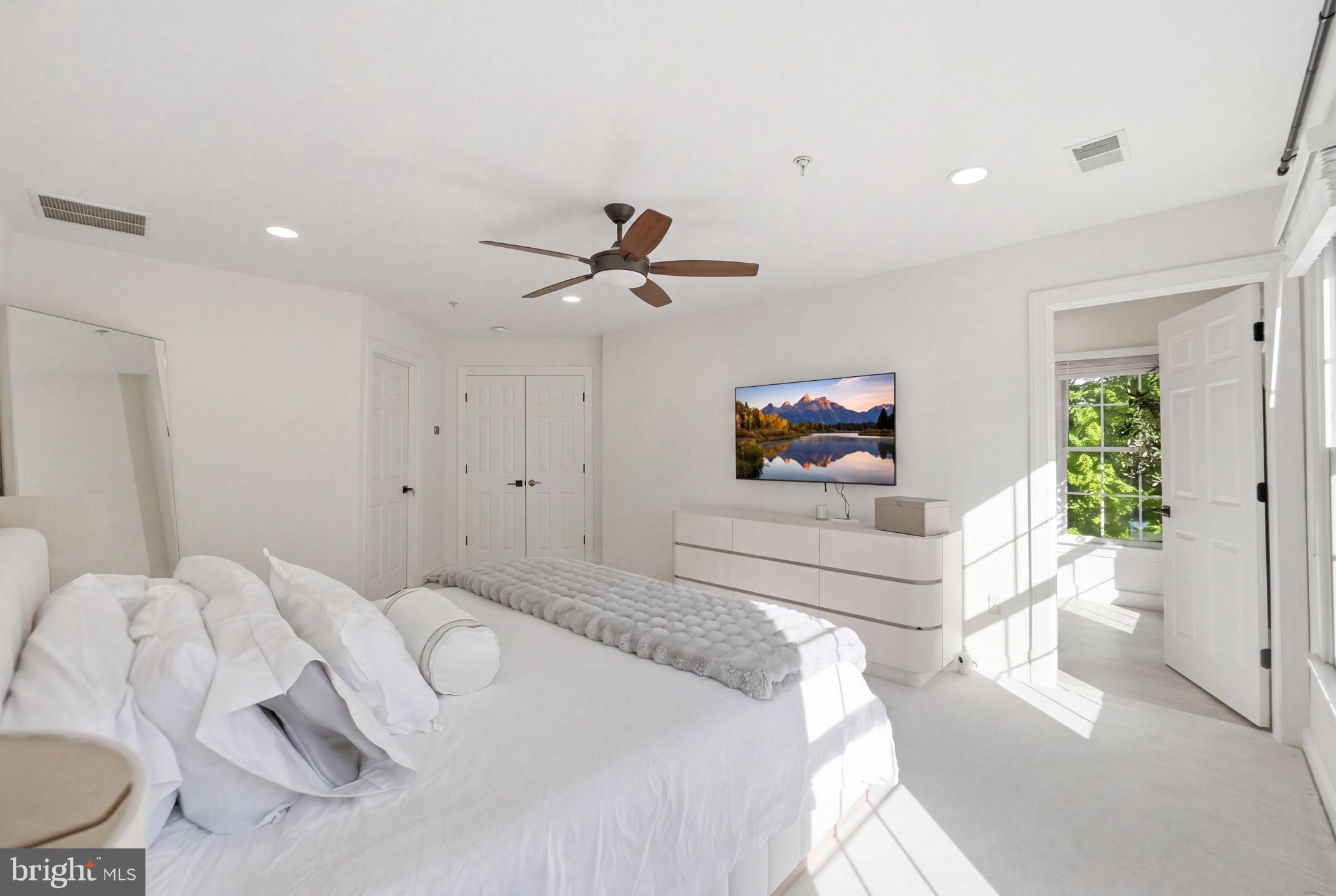 MCLEAN CREST - Residential